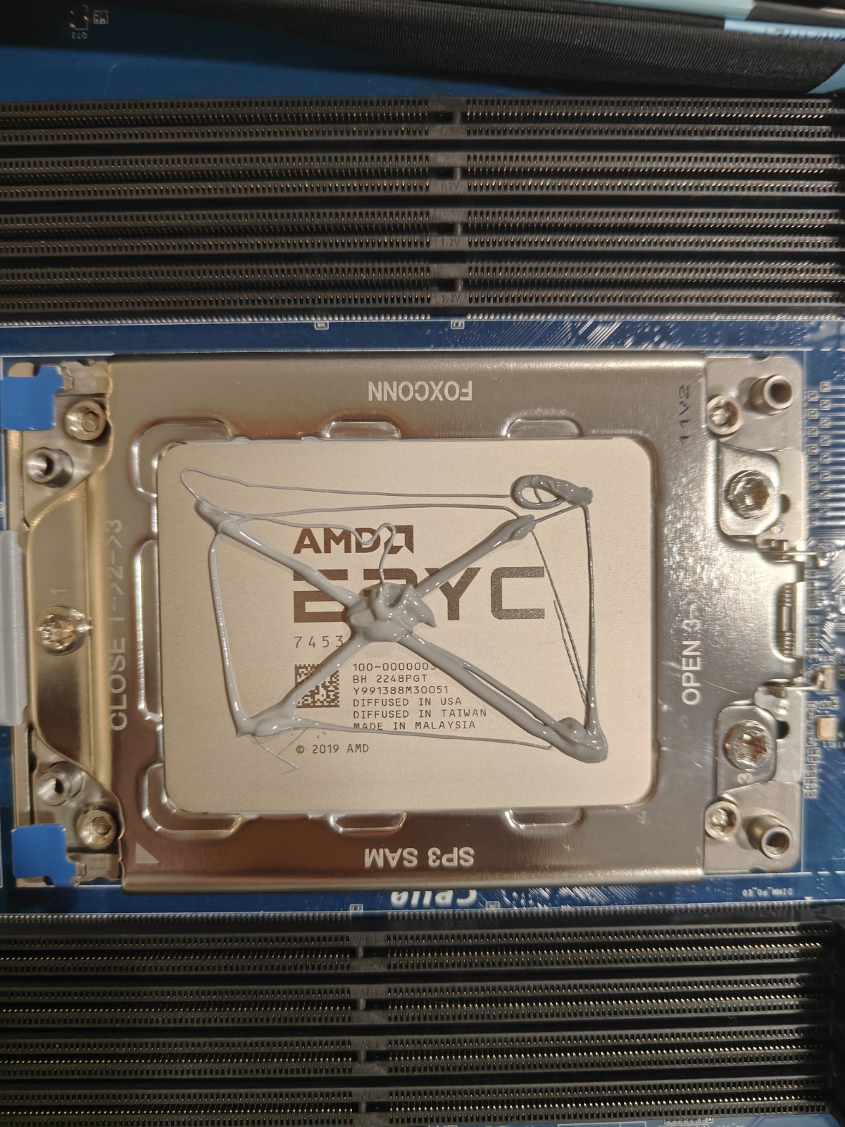 GIGABYTE G292-Z20 rev A00 2U 8-GPU EPYC Server EPYC 7453 128GB DDR4-3200 H10 M2