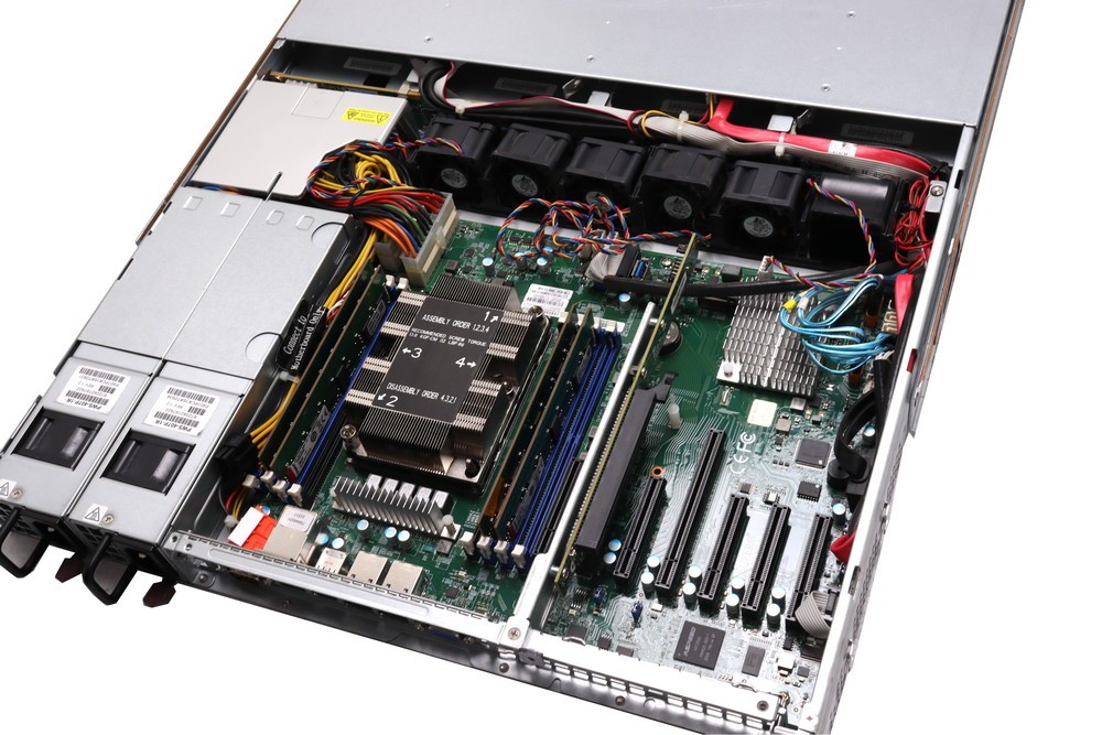 Bluechip / Supermicro Server // Bronze 3204, 32GB RAM, 4x LFF, X11SPL-F