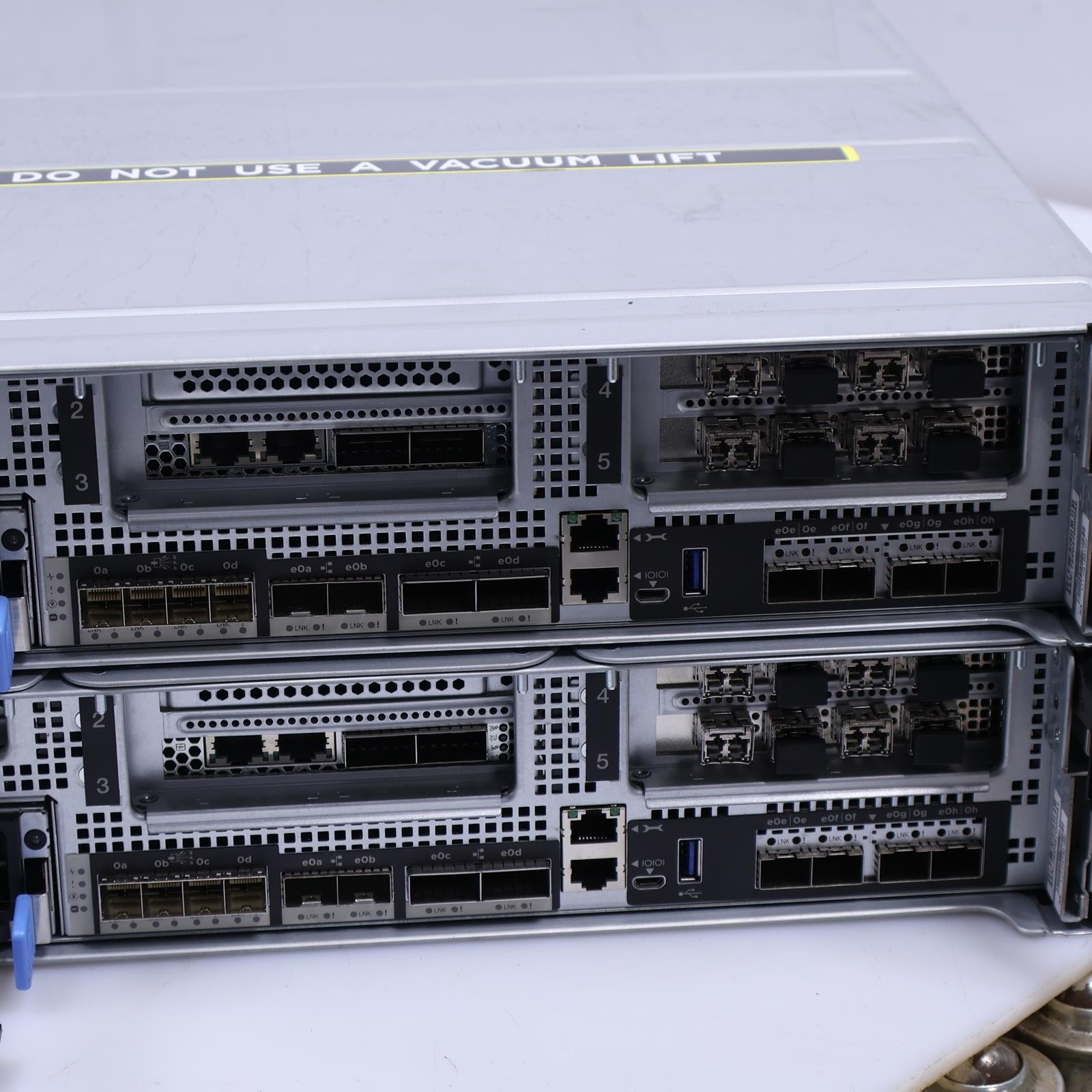 Netapp AFF A400 4x Intel Xeon Silver 4210 288GB RAM No Drives Server