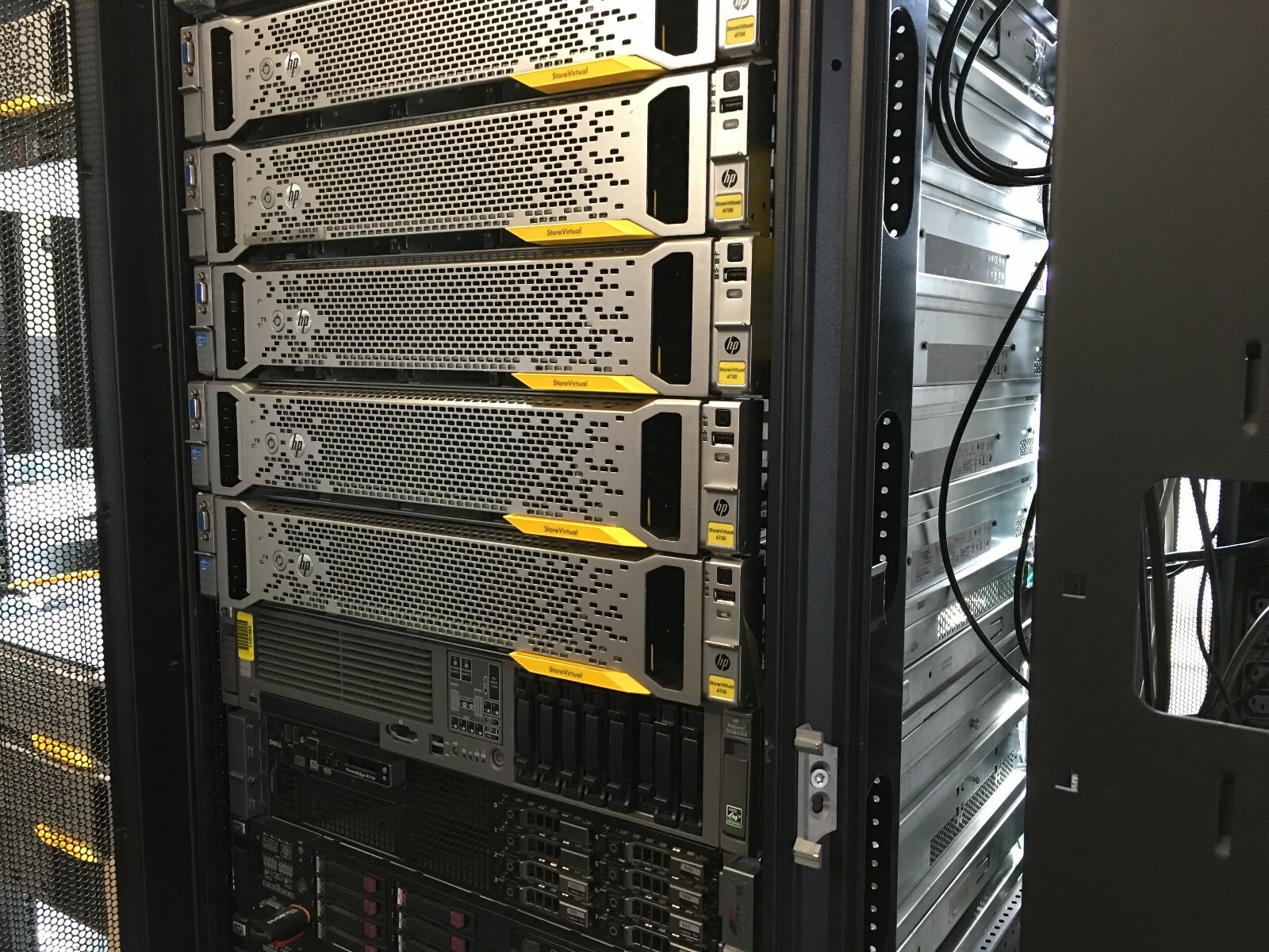 B7E28A HPE StoreVirtual 4730 25 x 900GB Software-defined storage SDS *Licensed*