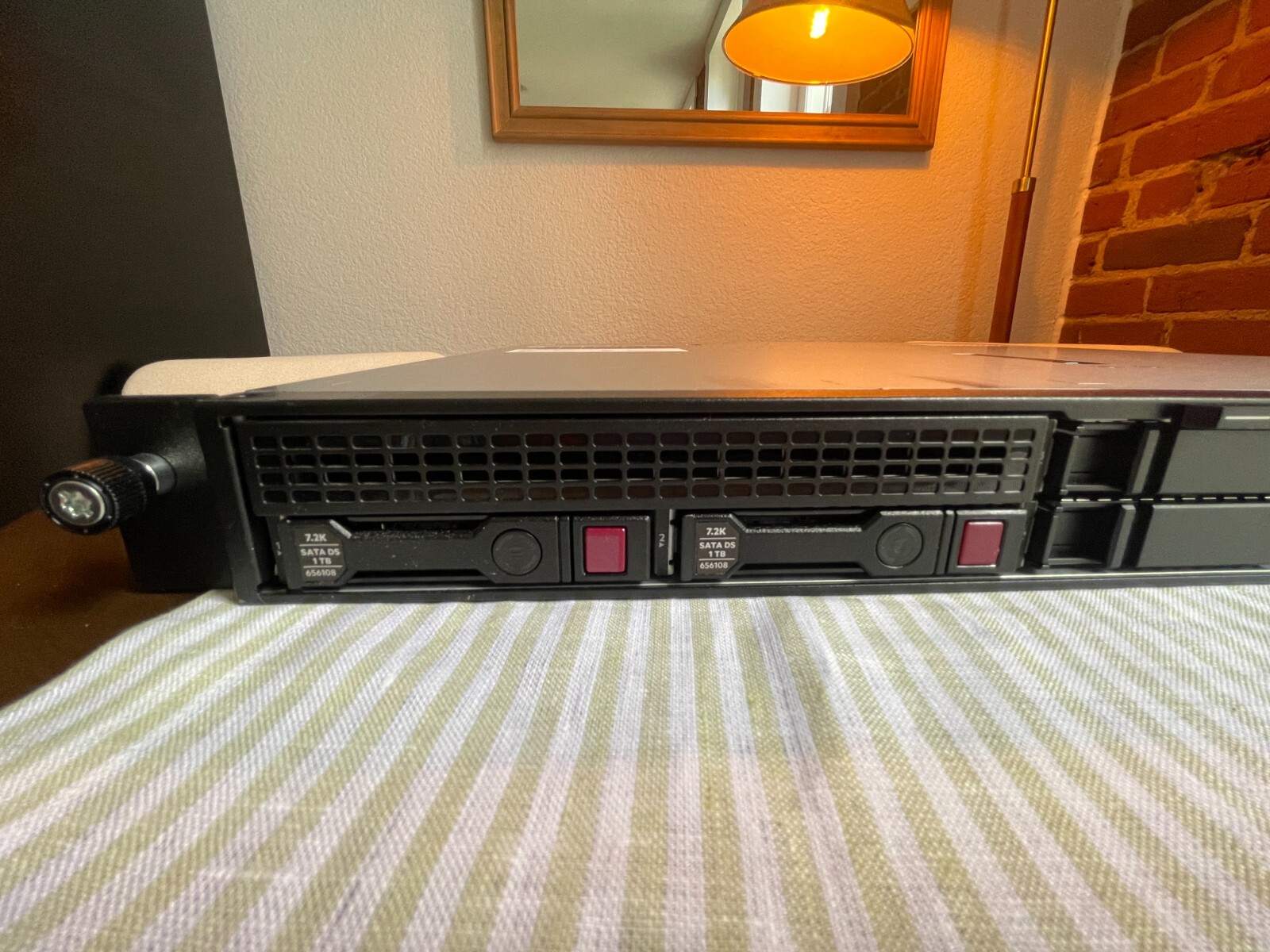 HPE ProLiant DL20 Gen10 Server Xeon E-2224 16GB RAM 4x SFF 500W PSU P17080-B21