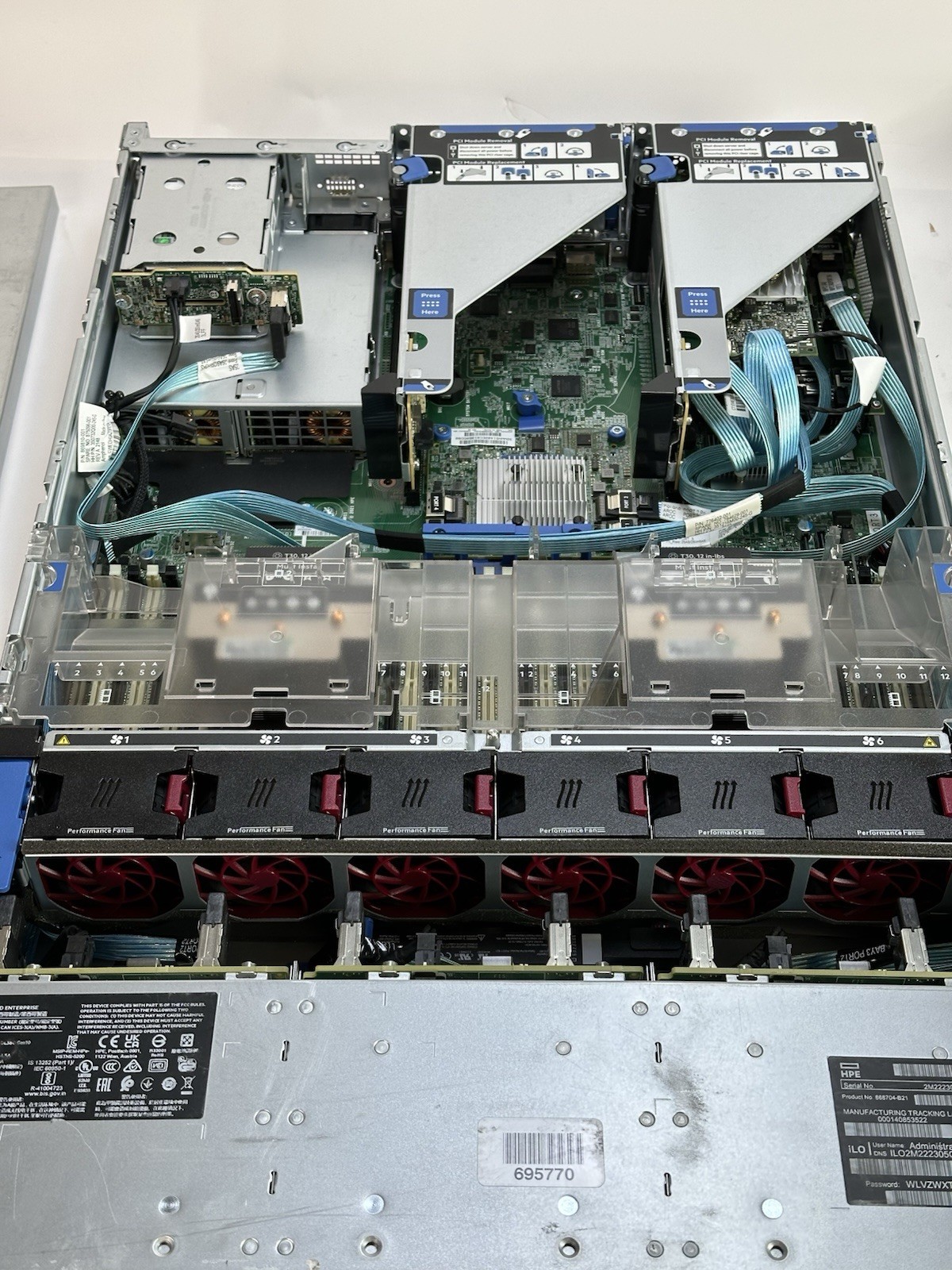 HPE DL380 Gen10 Dual Xeon 6242 DDR4 32GB 26SFF P816i-a 2x 600GB HDD 2x 800W PSU