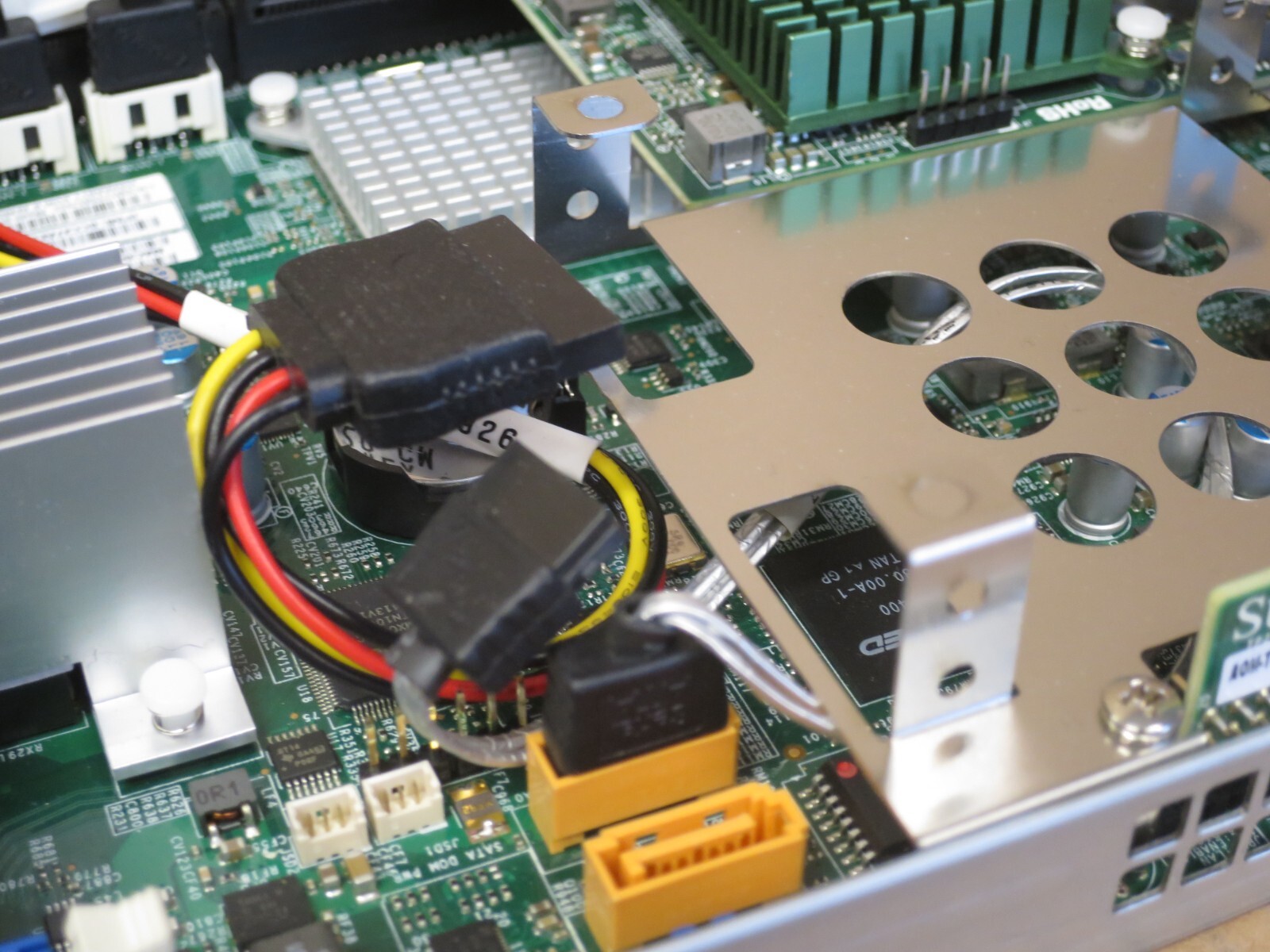 Supermicro 6028TR-HTR 3x X10DRT-H Node 6x E5-2630v3 12x 3.5″ Bay 2U CTO Server
