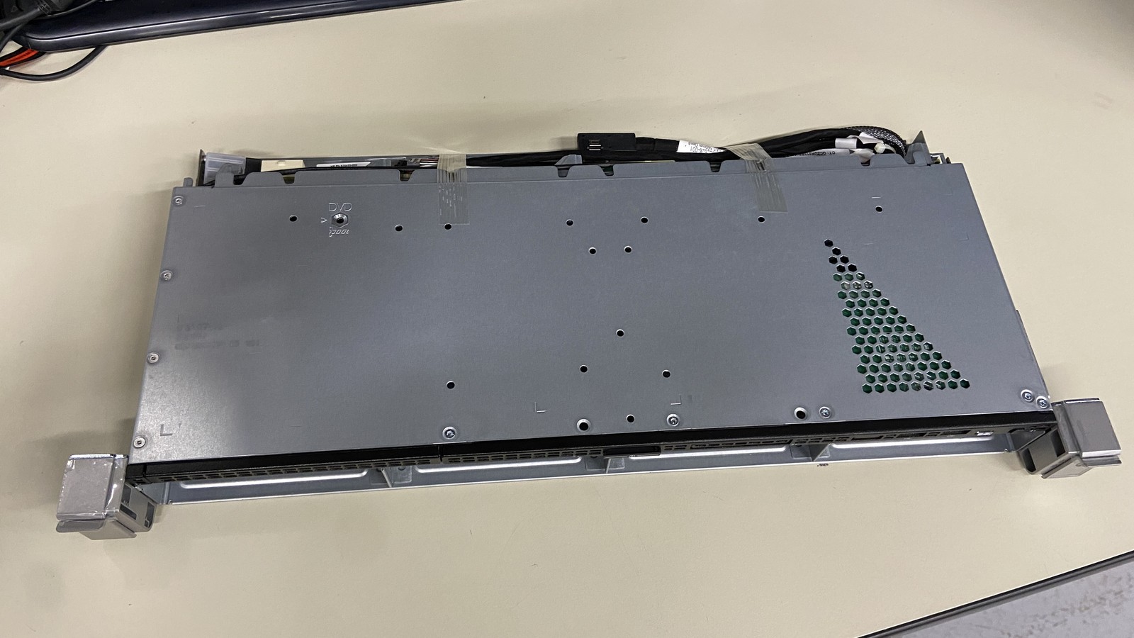Brand New HP 675433-002 DL320e Gen8 Drive Cage w/ 4×3.5″ HDD Bays