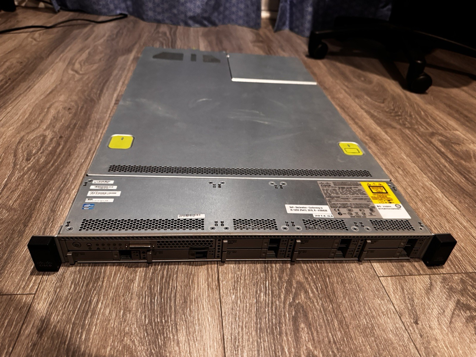 UCS C220 M3 SFF (2xXeon E5-2690, 128 GB memory, HDDx4) server.
