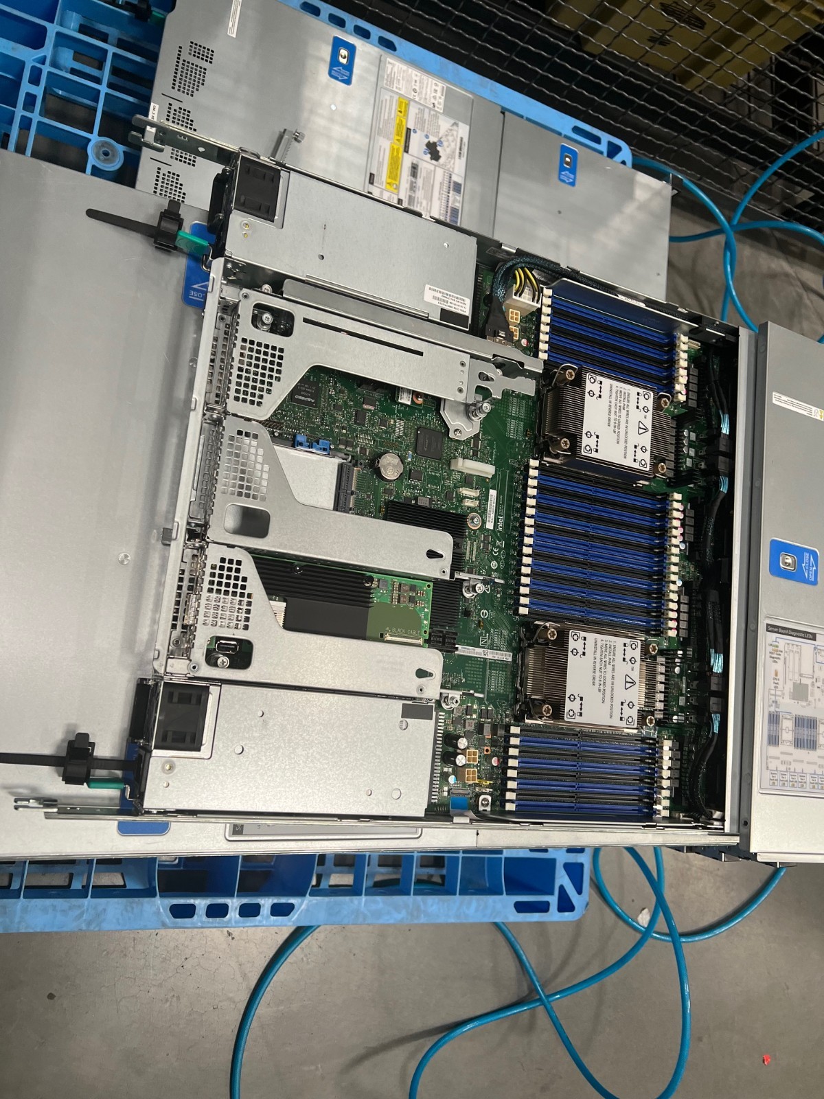 Intel M50CYP1UR212 Server 2x Xeon Gold 6334 16-Core 3.6GHz 32GB RAM 12-Bay NVMe