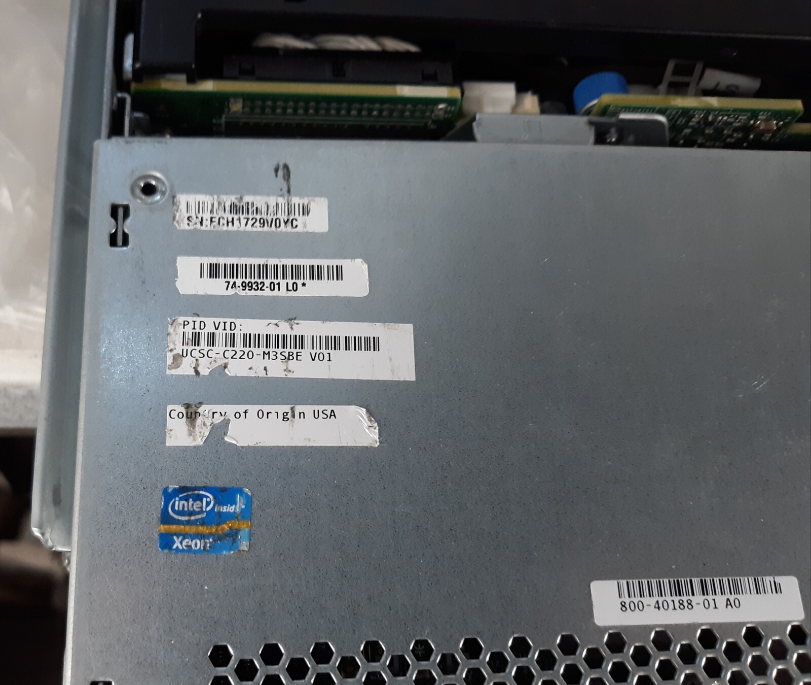 Cisco UCSC-C220-M3SBE Server Intel Xeon E5-2609 NO RAM HDD w/ 2x 650w PSU