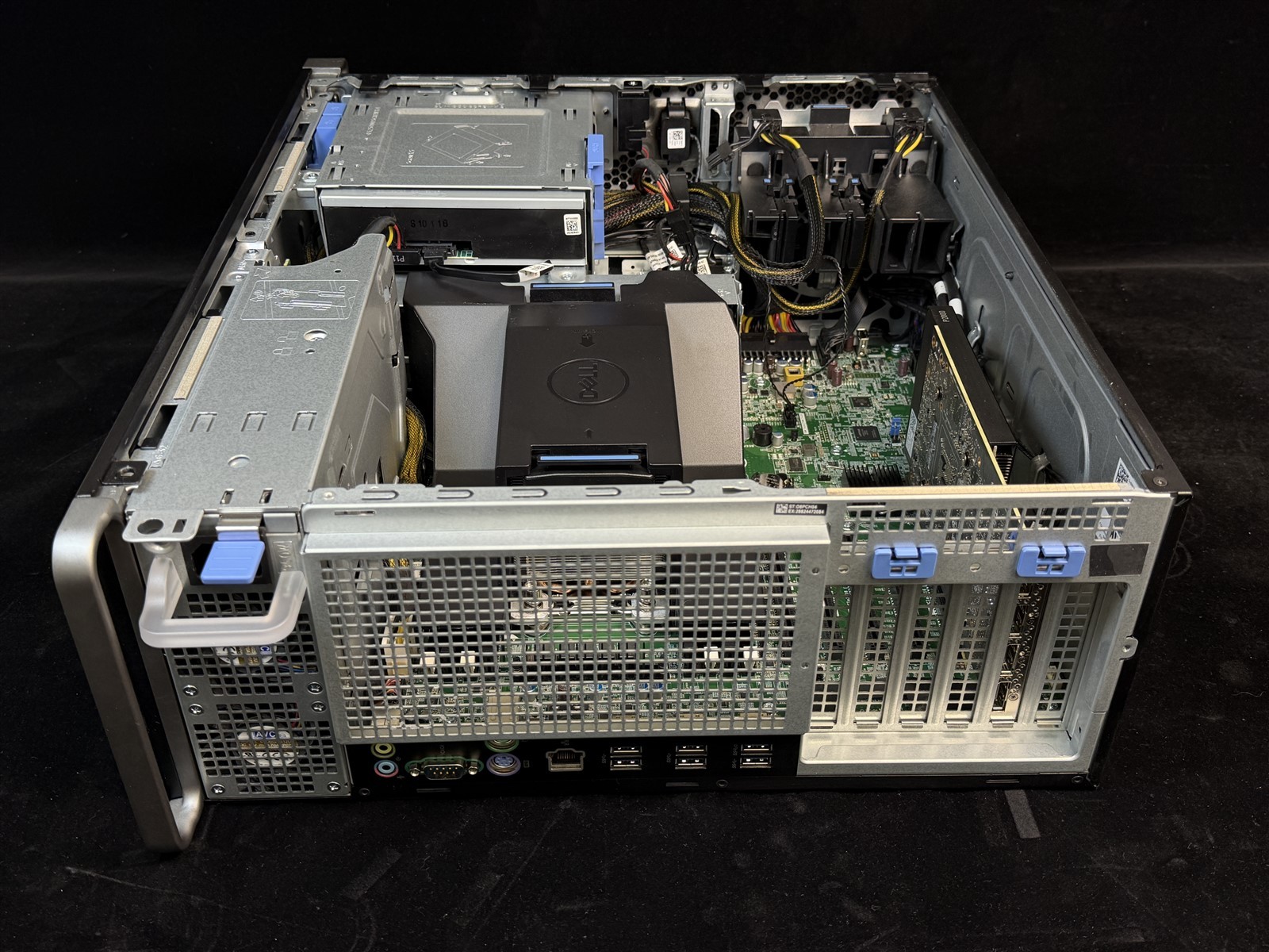 Dell Precision 5820 W-2235 6C 3.8GHz 16GB 512GB SSD Quadro P2200 Win 11 Tray