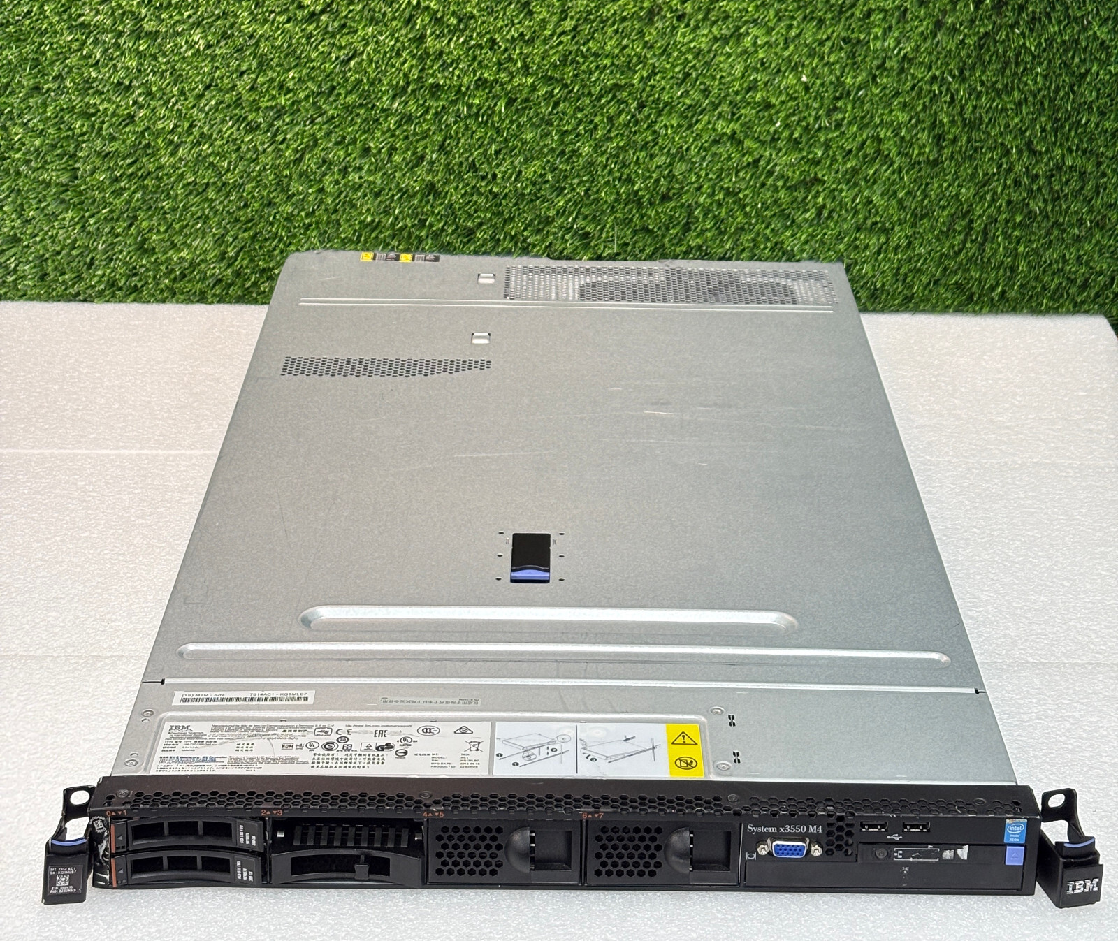 Pre Owned | IBM System x3550 M4 / 7914 Server – Silver w/ 2x Intel CPU