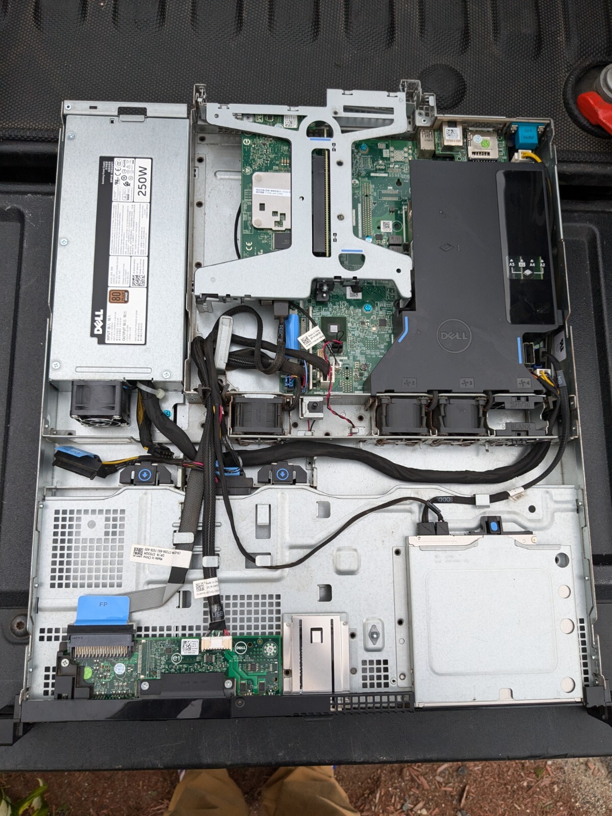 Dell PowerEdge R230 Server 1x Intel Xeon E3-1270v5 @3.60GHz / 32GB RAM / NO HDD
