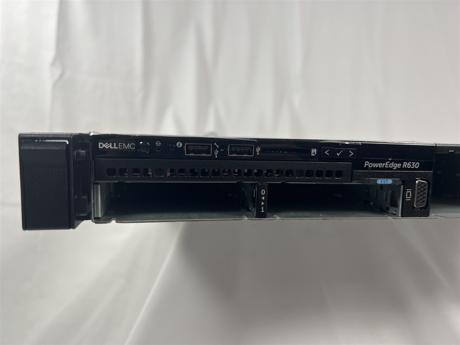 DELL POWEREDGE R630 8SFF 2x 18 CORE E5-2699V3 2.3GHz 512GB RAM 6x 300GB SAS H730