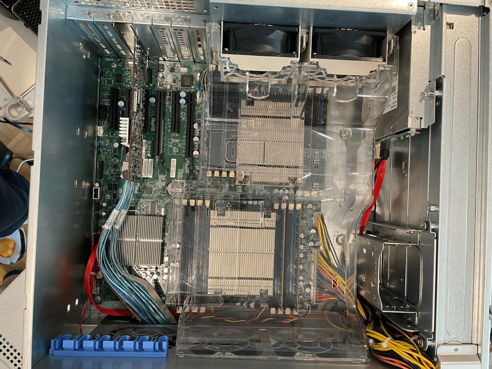 SuperMicro CSE 846 4U CPU E5-2667*2 RAM32G 2xPWS(1200W) RAID LSI 9750-8i