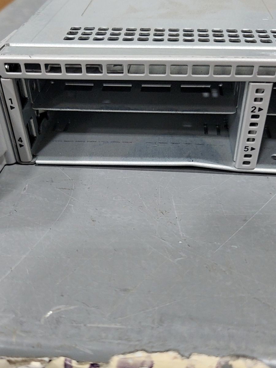 CISCO UCS C220 M4 CTI-CMS-1000-K9 V02 2.5×10 Server BAREBONES SEE NOTES