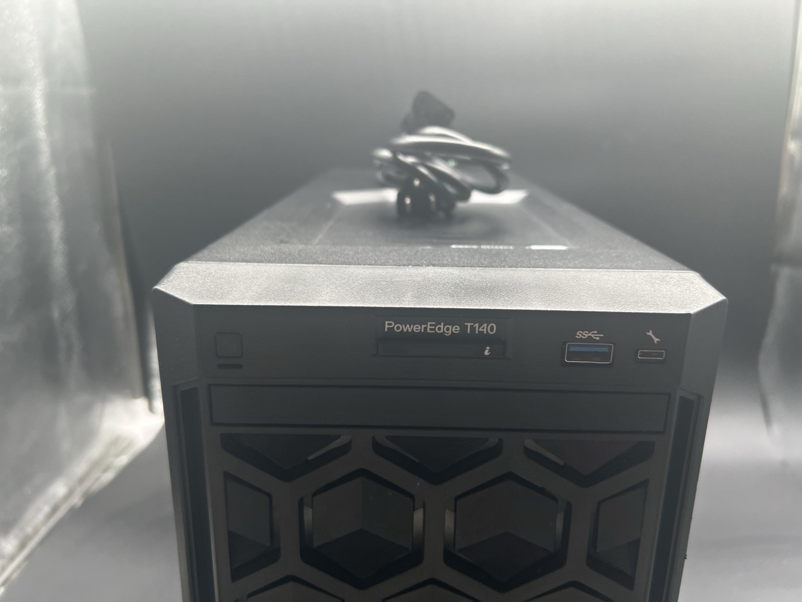 Dell PowerEdge T140 Mini Tower Server Xeon E-2224 3.40GHz 3.49 TB 32GB RAM No Os
