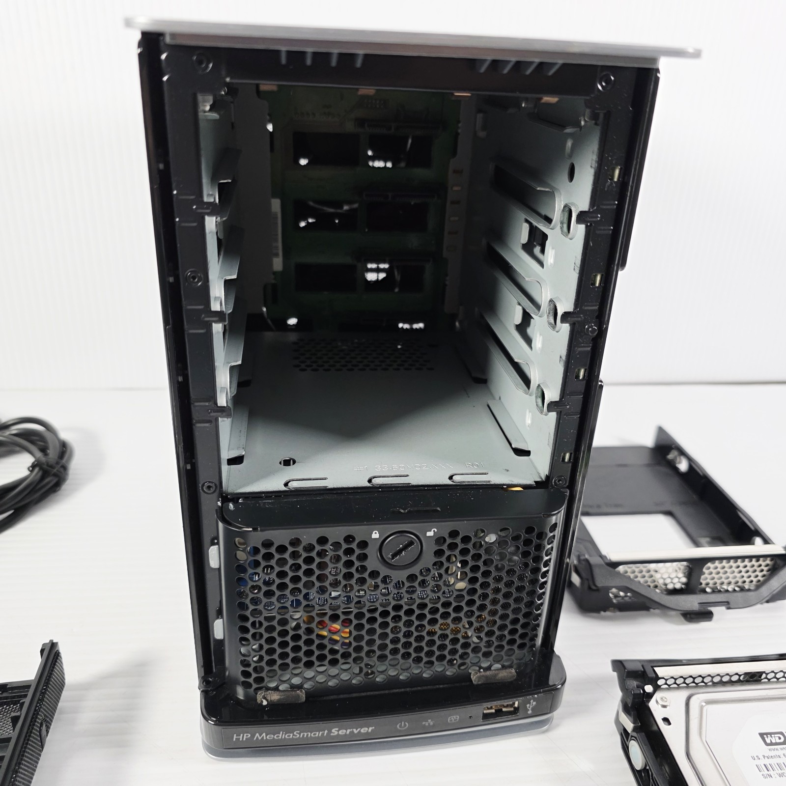 HP EX470 MediaSmart Server – Powers on Properly – Hard Drives Included