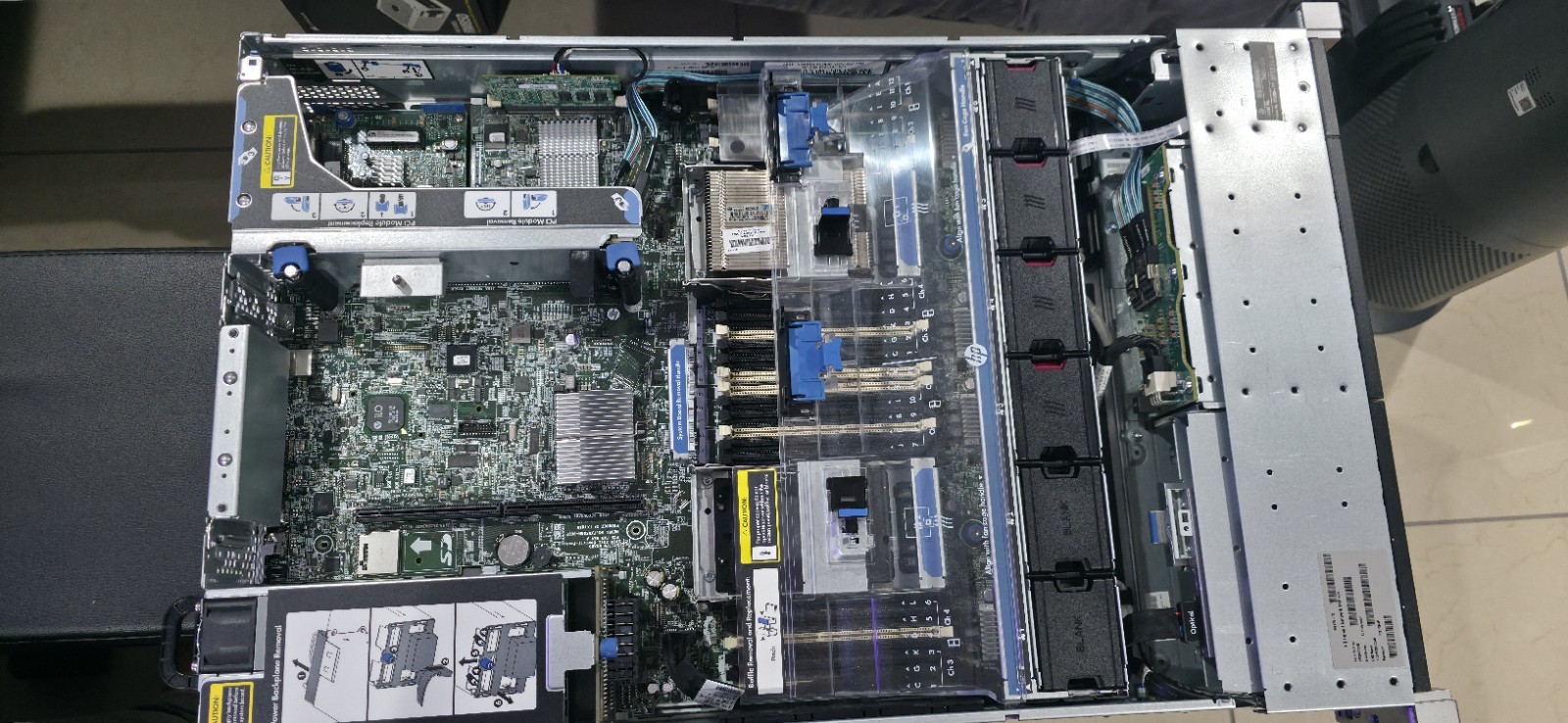 HP DL380p Gen8 8-Bay Rack Server Xeon E5 16GB iLO ProLiant 670856-S01