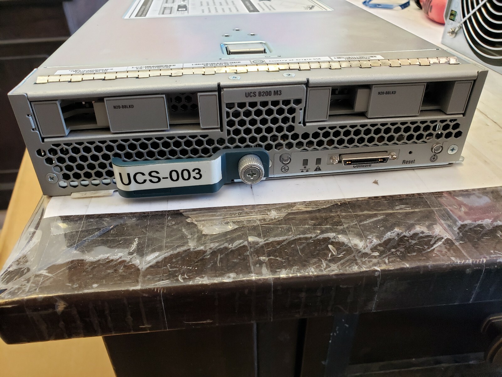 Cisco UCS B200 M3 Server Blade v06 2x Xeon E5-2609 No Ram, NO HDD
