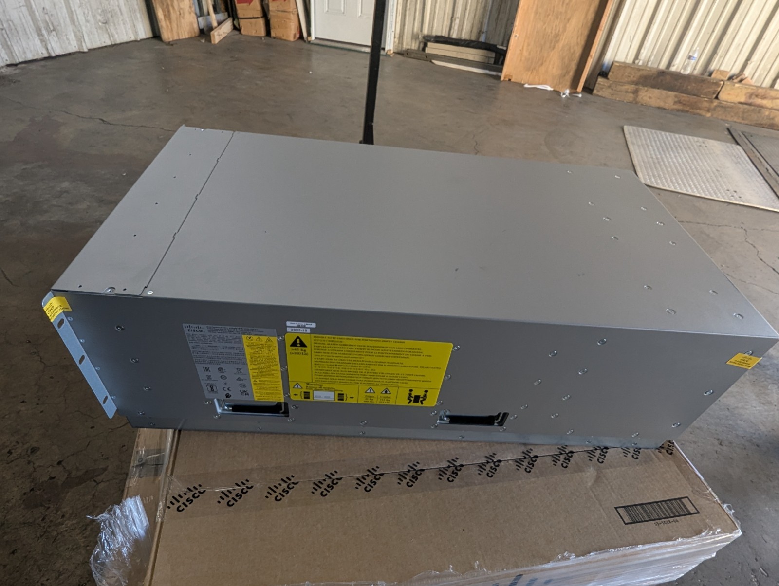 2023 New Cisco UCS 5108 AC2 v05 Blade Server Chassis 8-Bays UCS-SP-5108-AC
