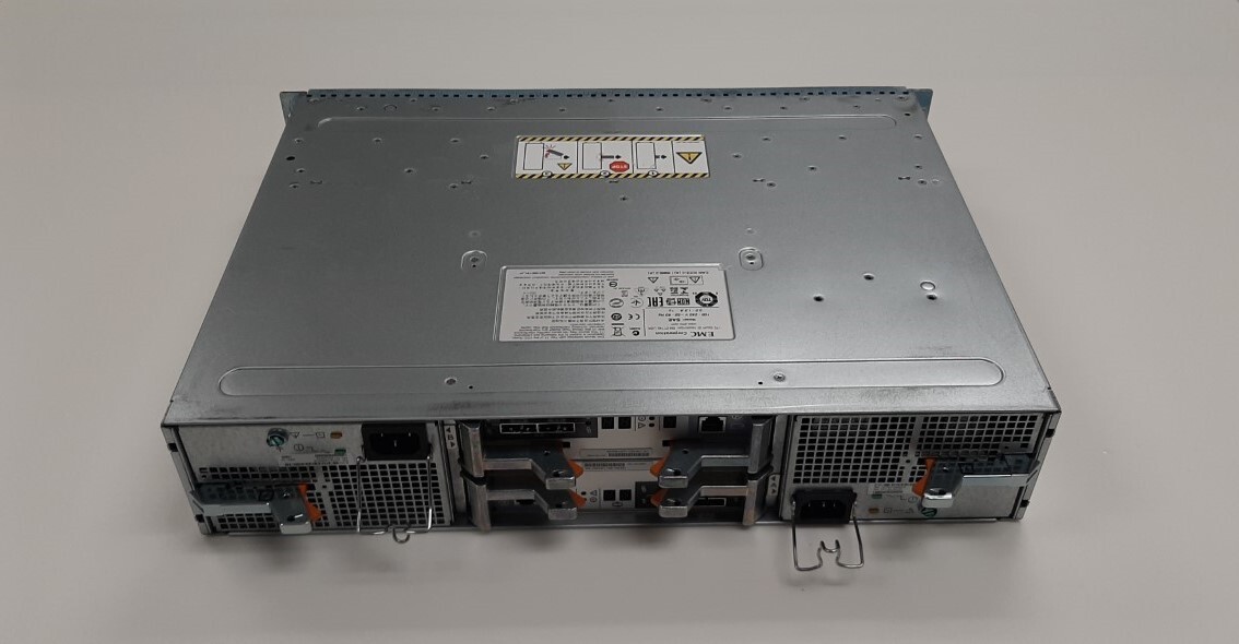 EMC SAE 25 Bay 2.5″ Storage Array 2x 303-104-000E Dual Power No HDD No Caddies