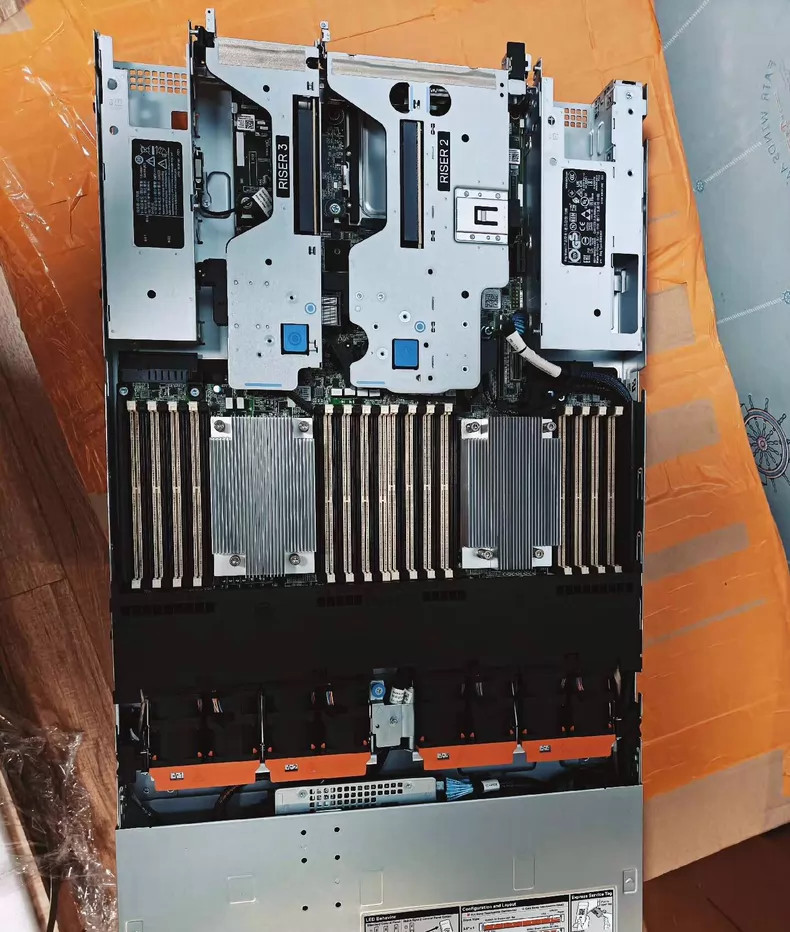 DELL R6525 Server 8X2.5″/1X EPYC 7763 CPU 64C 2.45GHz/64G RAM/x710-DA2