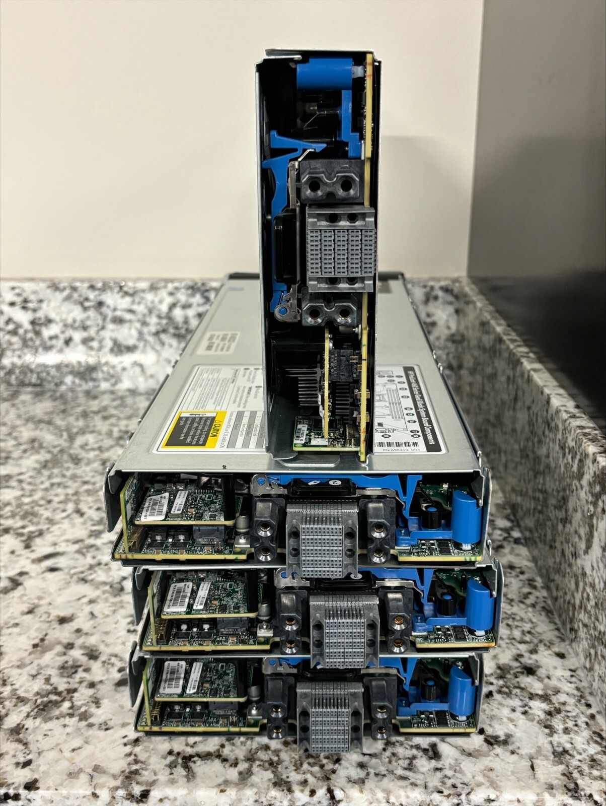 HP Server Equipment (BladeSystem C7000 w/ 3PAR 7200 storage system)