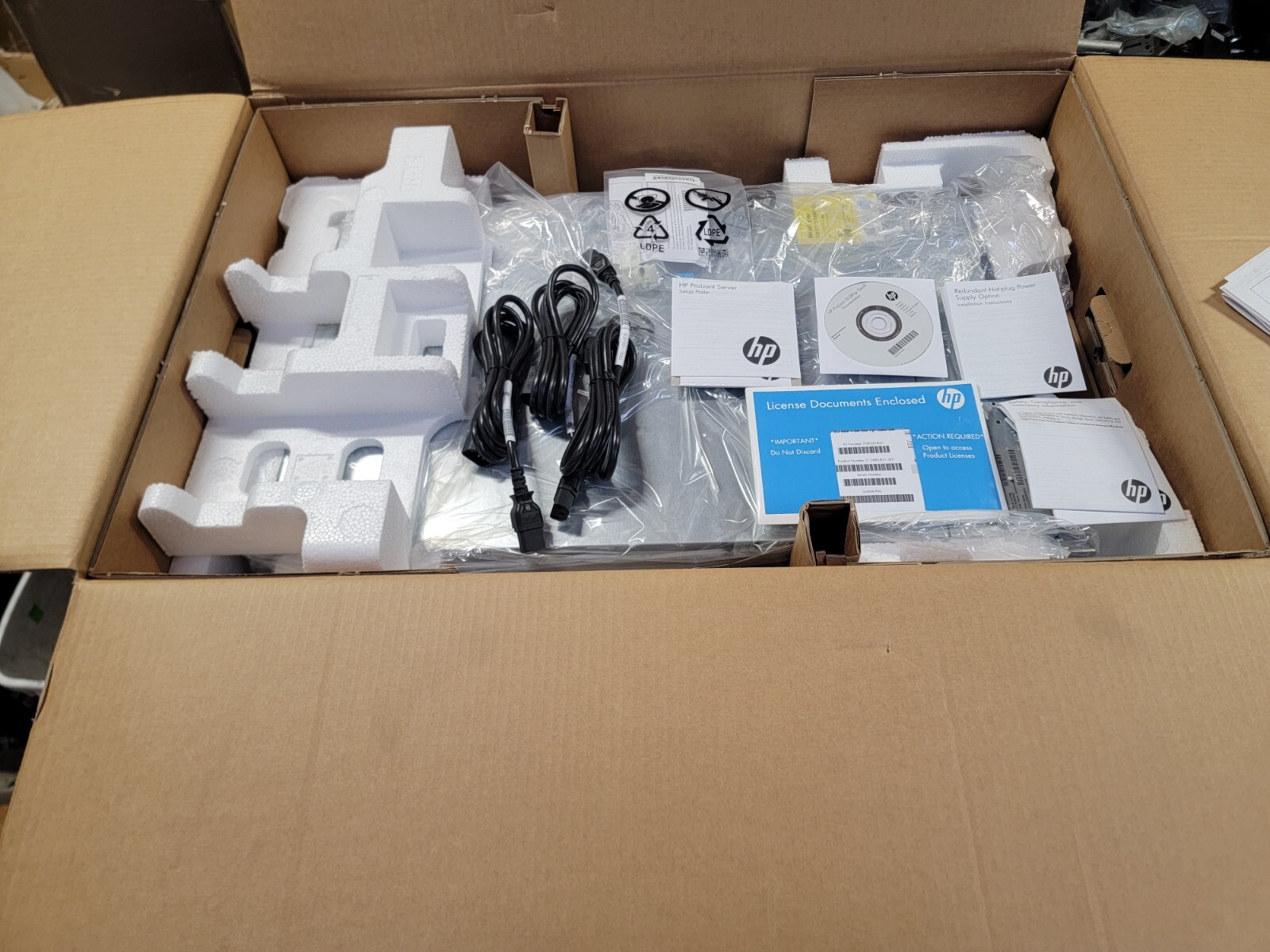 HP ProLiant DL380p Gen8 SFF CTO Server Assy 653200-B21 w/5x300GB SAS 653960 NEW