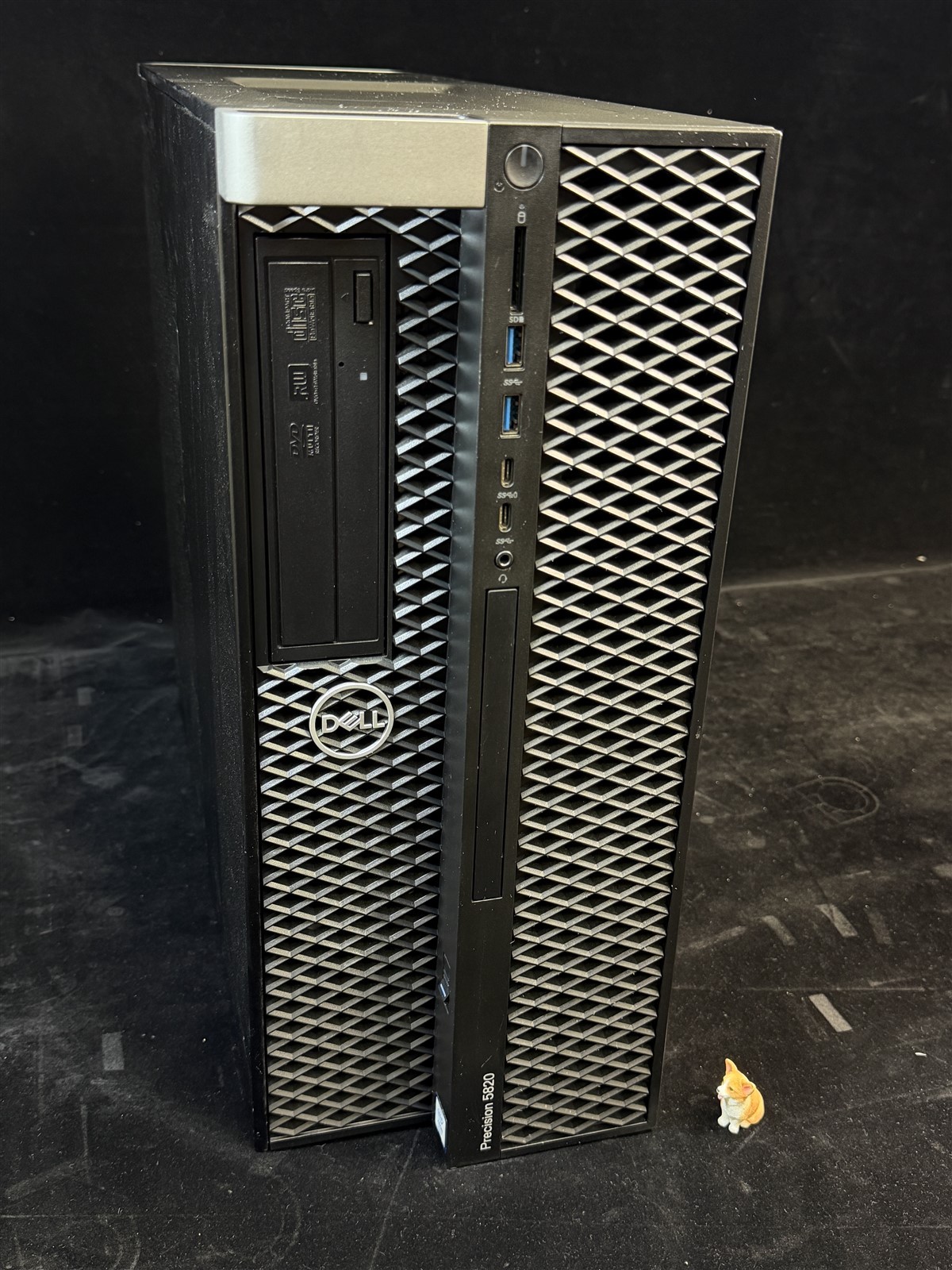 Dell Precision 5820 W-2235 6C 3.8GHz 16GB 512GB SSD Quadro P2200 Win 11 Tray