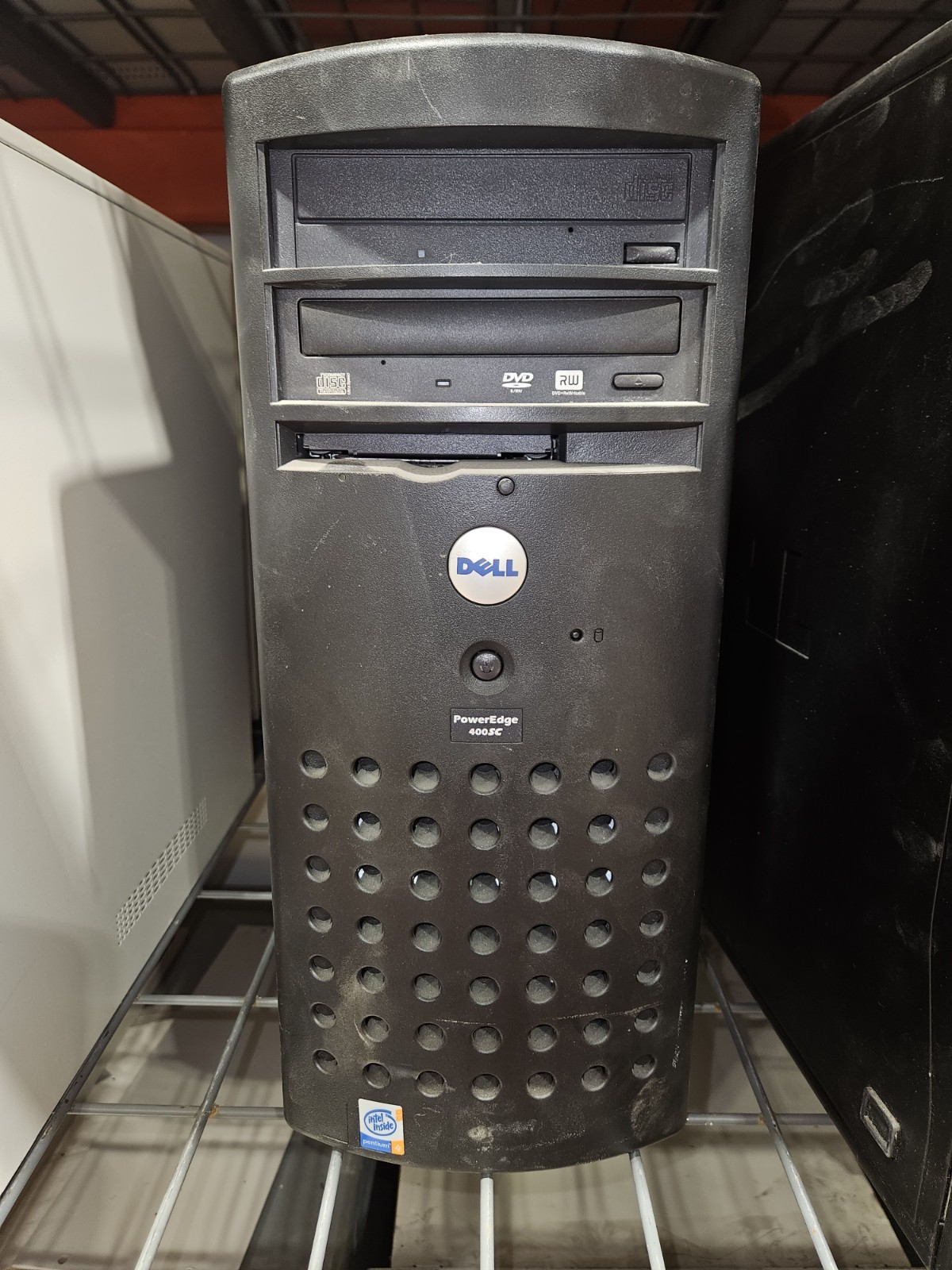 Dell PowerEdge 400SC Server – Pentium 4 Tower – Vintage Enterprise Hardware