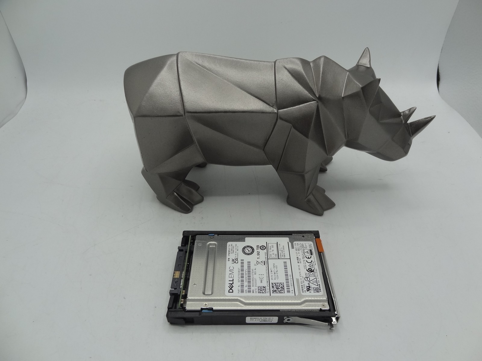 EMC 005054015 1.92TB SAS 2.5in 12G SSD D3F-2SFXL2-1920