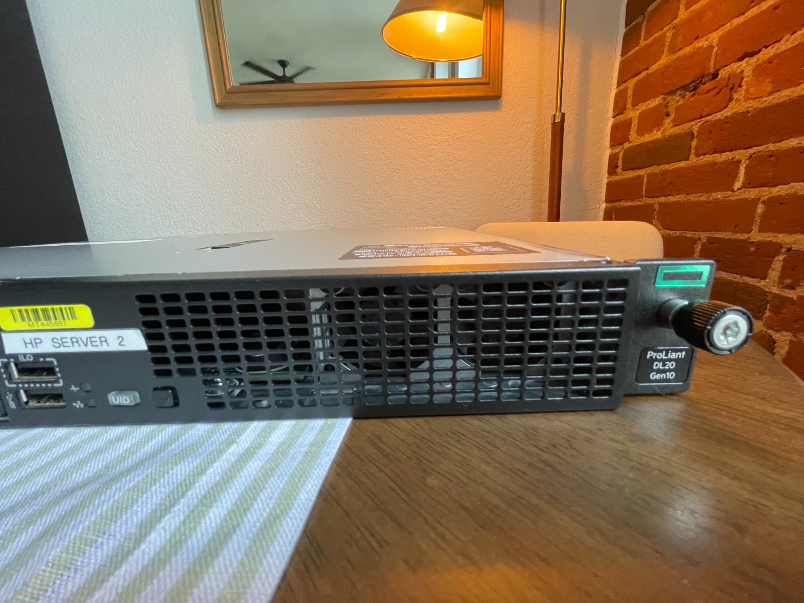 HPE ProLiant DL20 Gen10 Server Xeon E-2224 16GB RAM 4x SFF 500W PSU P17080-B21