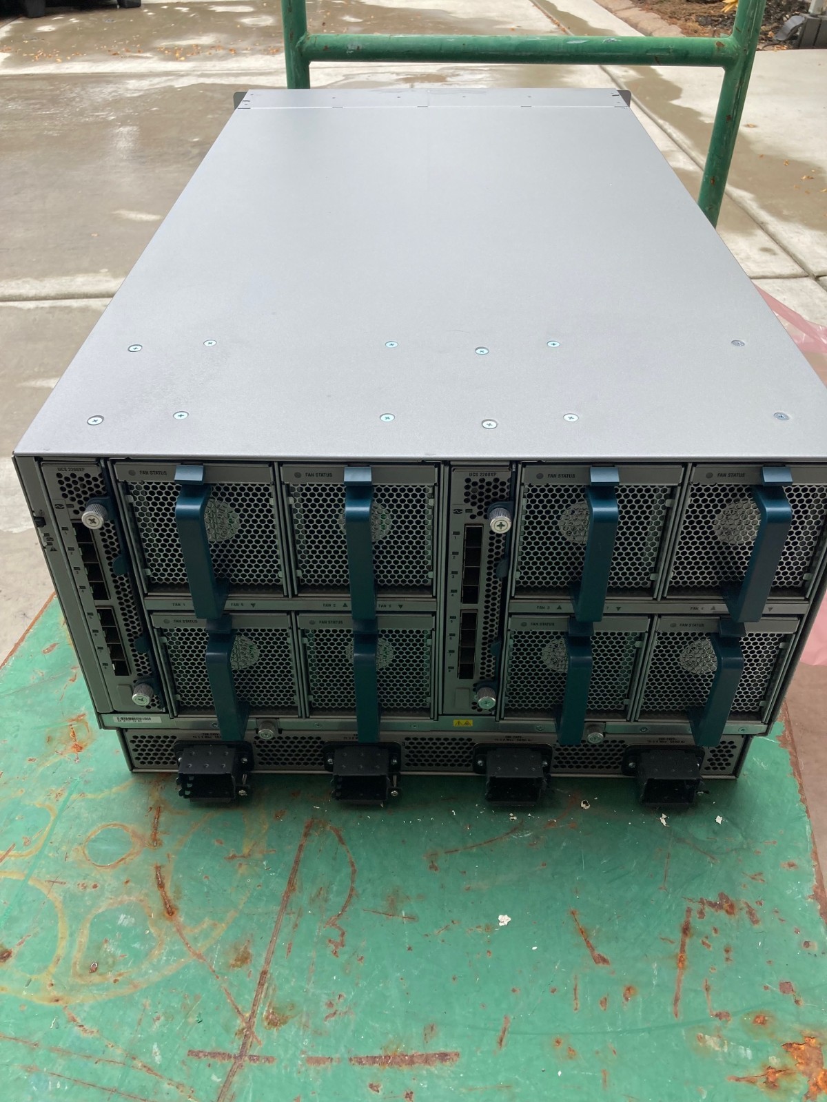 Cisco UCS-5108 5108 Blade Server Chassis with 9 Blades