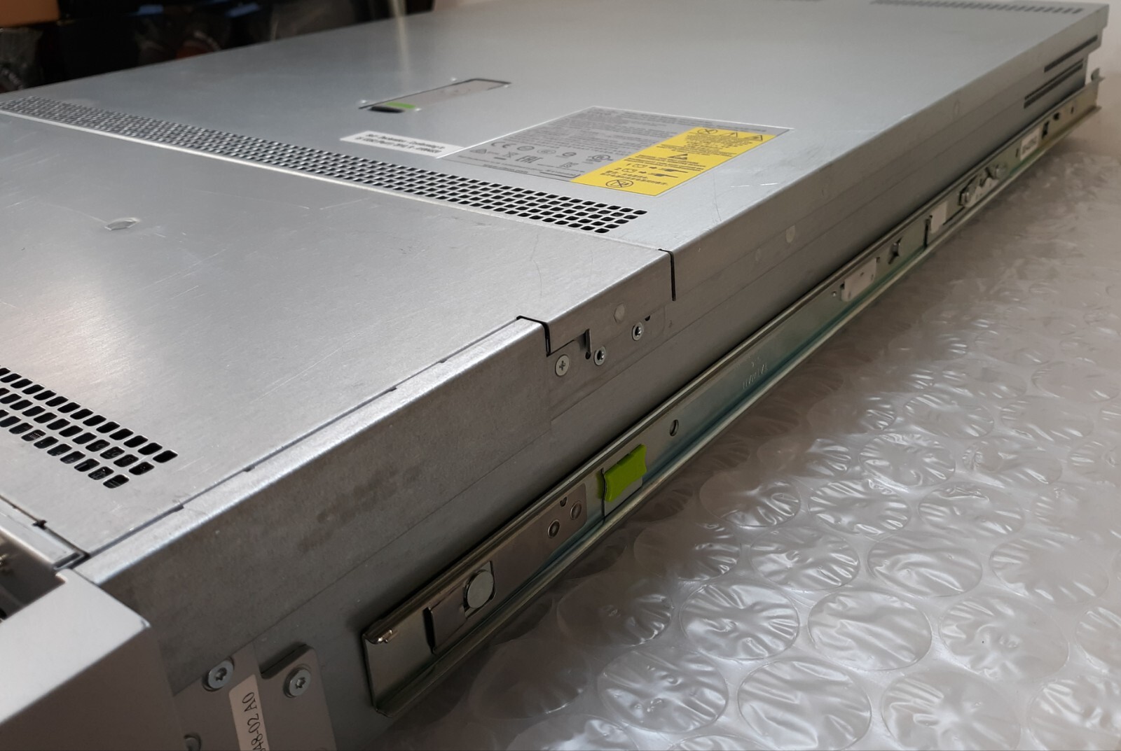 Cisco UCSC-C220-M4S Server NO RAM HDD w/ 2640V3 Proc + Caddies + 2x 1200W PSU
