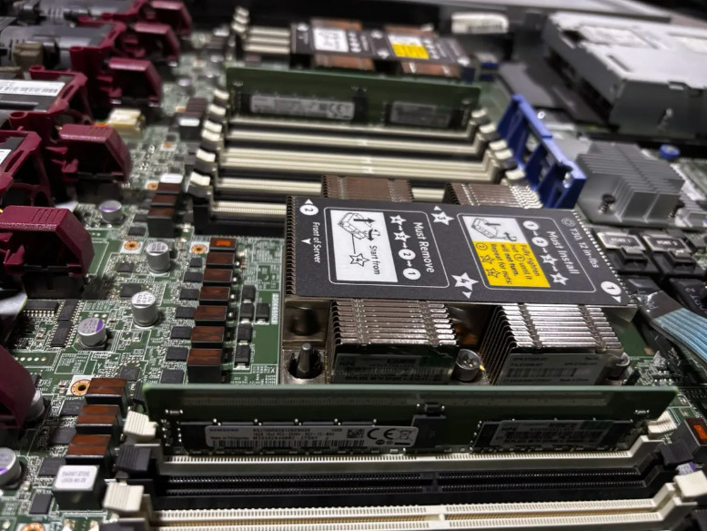 Server HPE ProLiant DL360 Gen10 Xeon 4110 32GB RAM, 900GB SAS, Refurbished