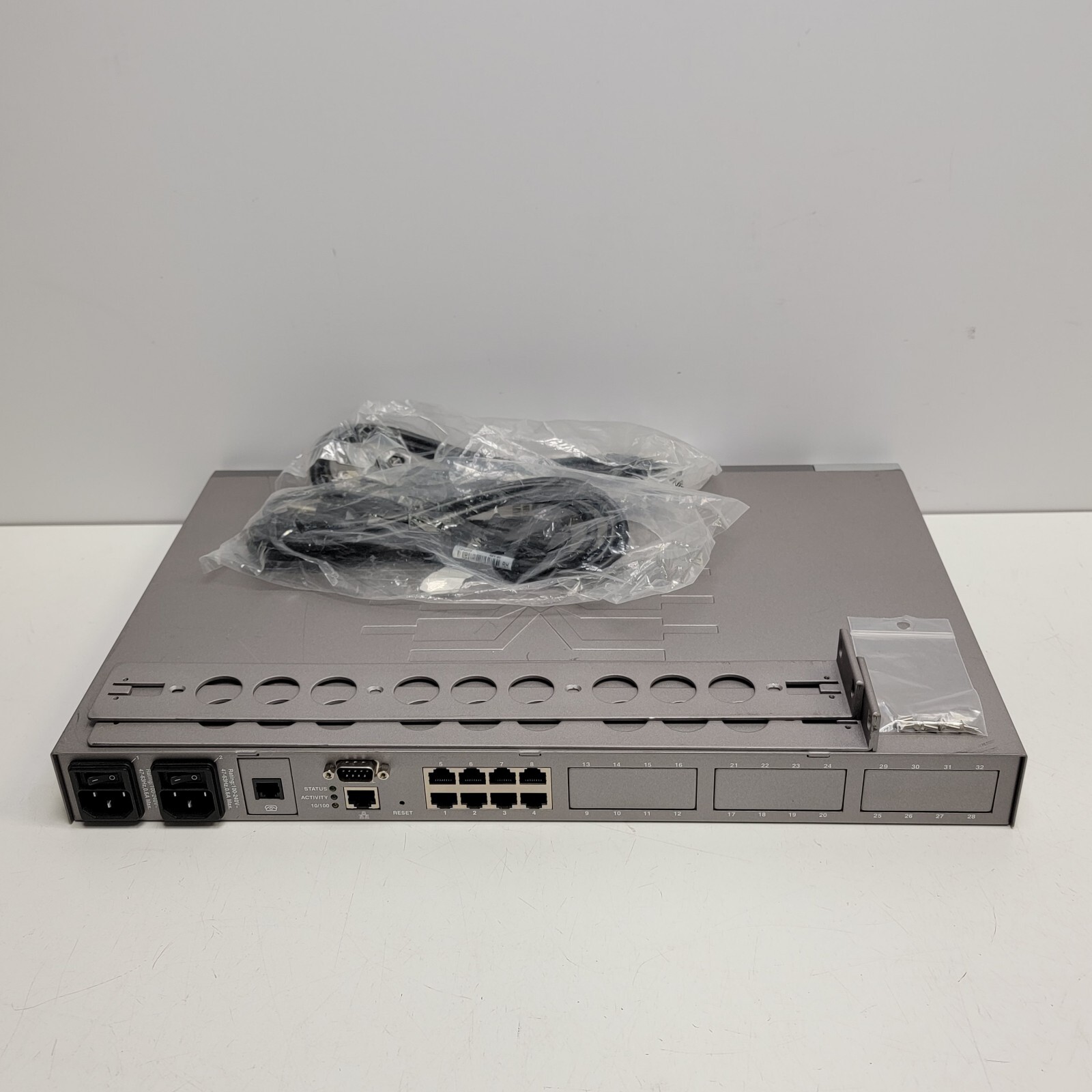 Raritan Dominion SX8 SXA-8 DSXA-8 Ethernet 8-Port IT Network Console Server