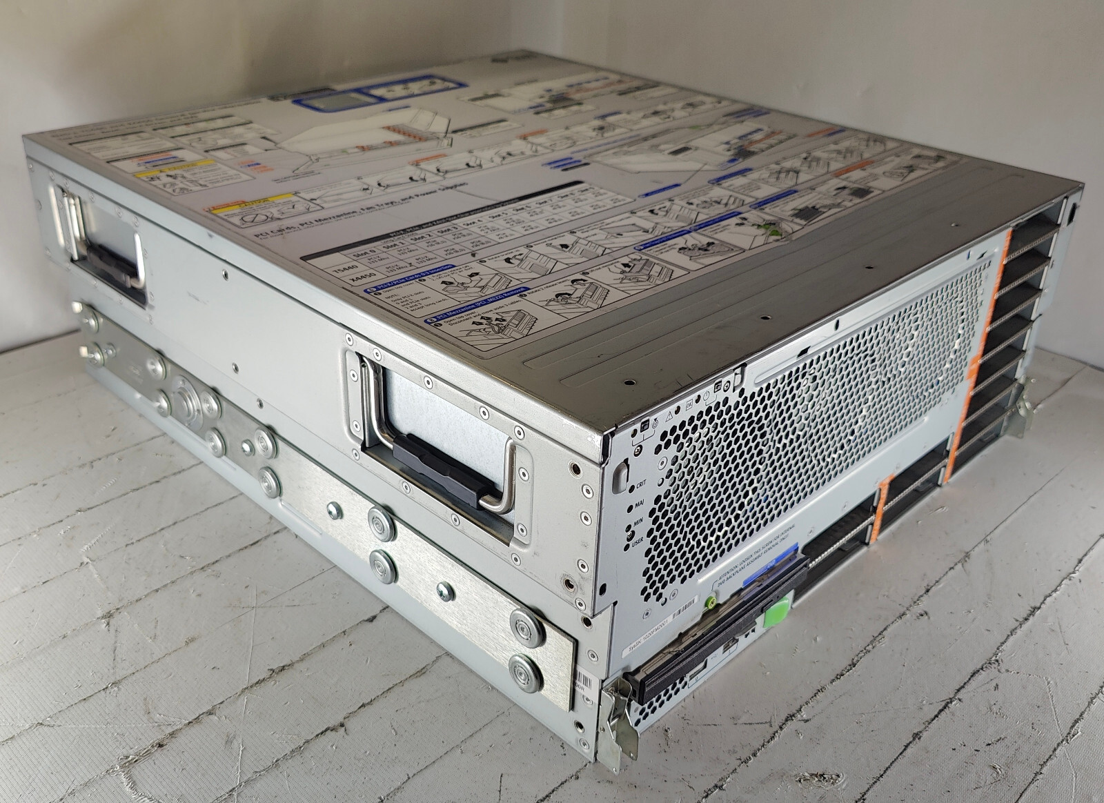 Sun Microsystems Netra X4450 w/ 2x Intel Xeon E7338 32GB DDR2, 2x SFP, RAID Card