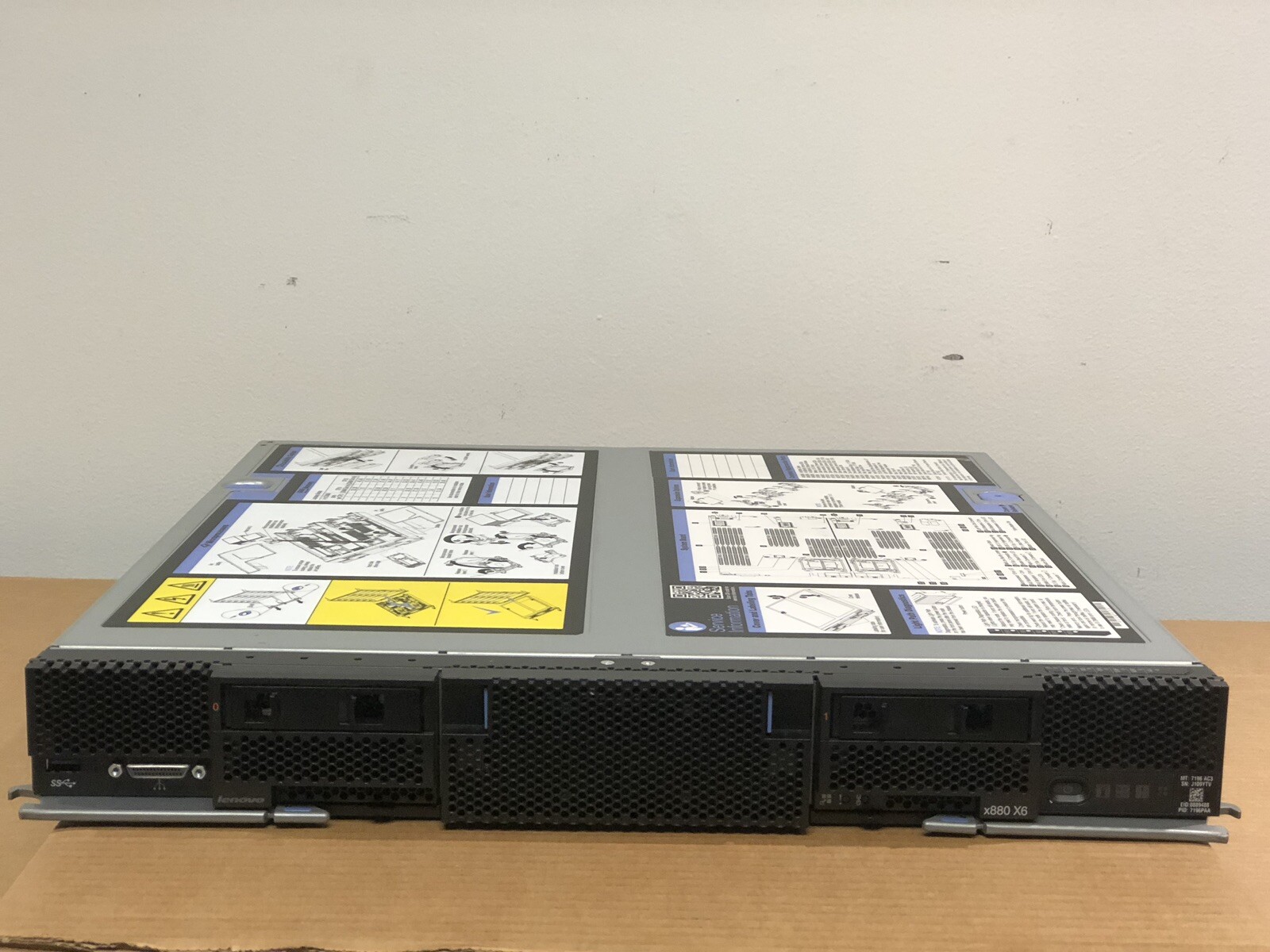 Lenovo FlexSystem x880 X6 Server Two E7-8867V3 2.5GHz 32 Core 1024GB 2x SFF