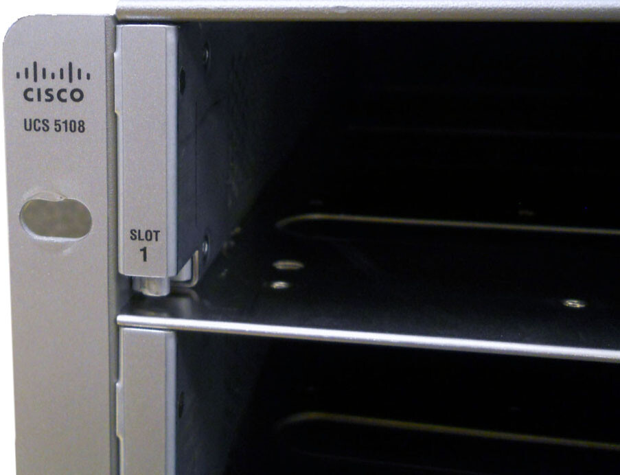 CISCO UCS 5108 Blade Server Chassis