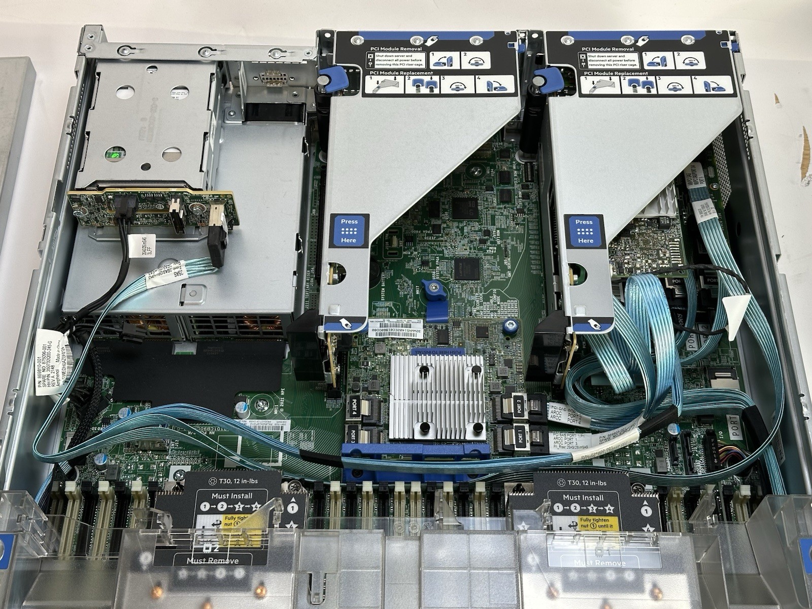 HPE DL380 Gen10 Dual Xeon 6242 DDR4 32GB 26SFF P816i-a 2x 600GB HDD 2x 800W PSU