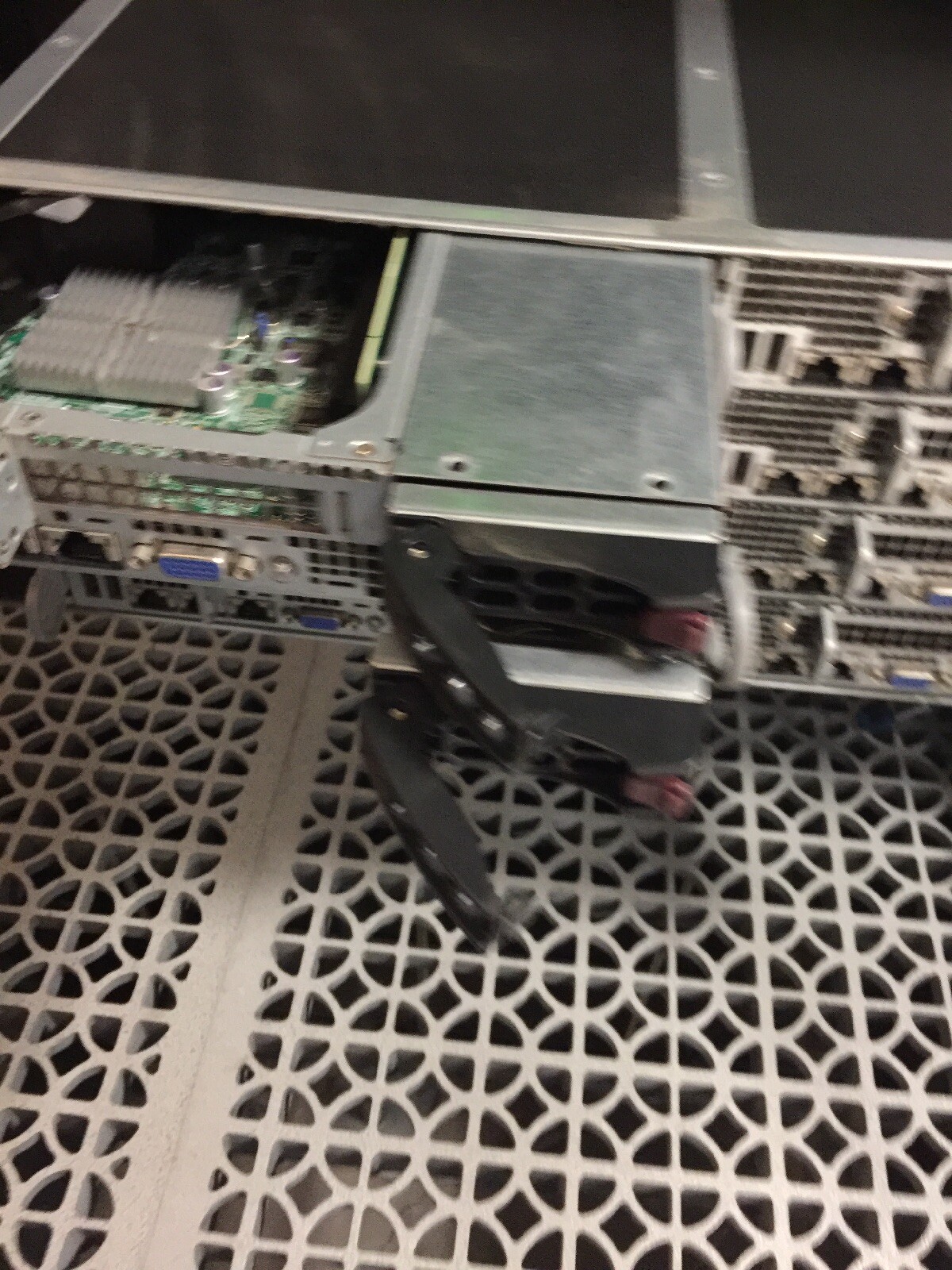 Lot 9 Supermicro F617R2-F73 4U 8x server Dual E5-2660 32GB 2×2.5 Hotplug 2×3.5