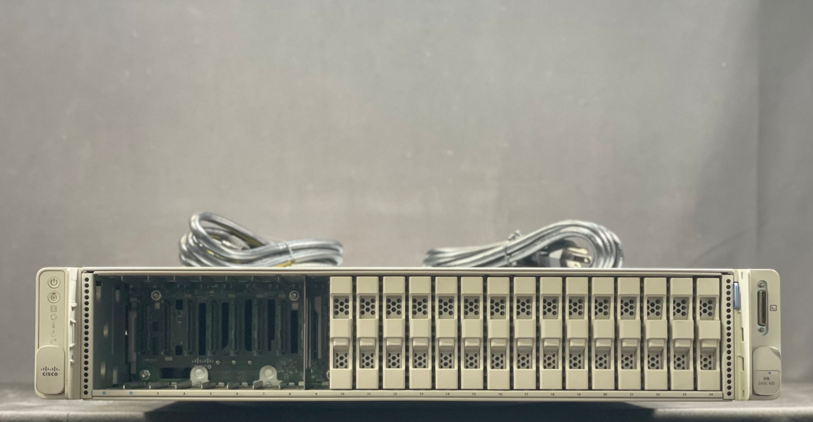 Cisco HXAF240C-M5SX HyperFlex HX240c M5 24×2.5″ SFF Server No CPU No RAM No HDD