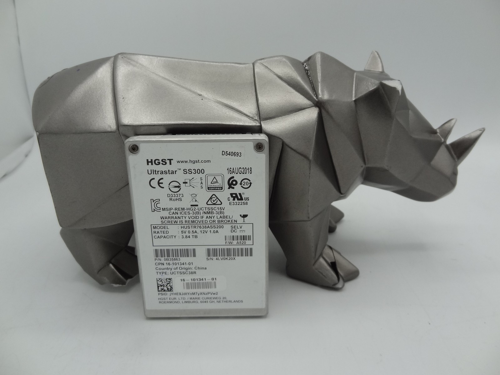 16-101341-01 CISCO 3.8TB 12G 2.5IN SAS SSD