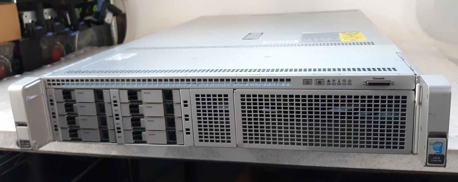 Cisco UCSC-C220-M4S Server NO RAM HDD w/ 2640V3 Proc + Caddies + 2x 1200W PSU