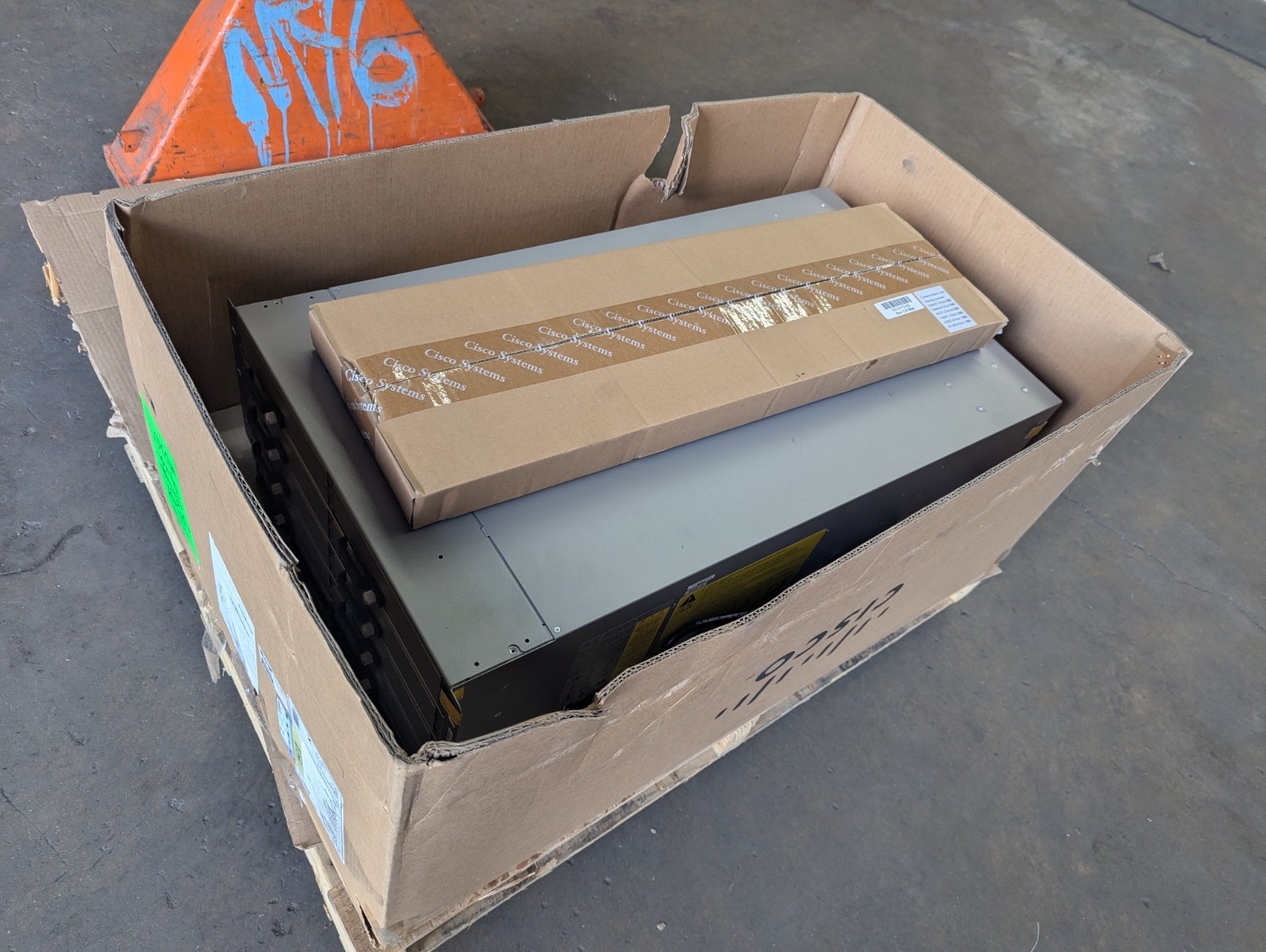 2023 New Cisco UCS 5108 AC2 v05 Blade Server Chassis 8-Bays UCS-SP-5108-AC