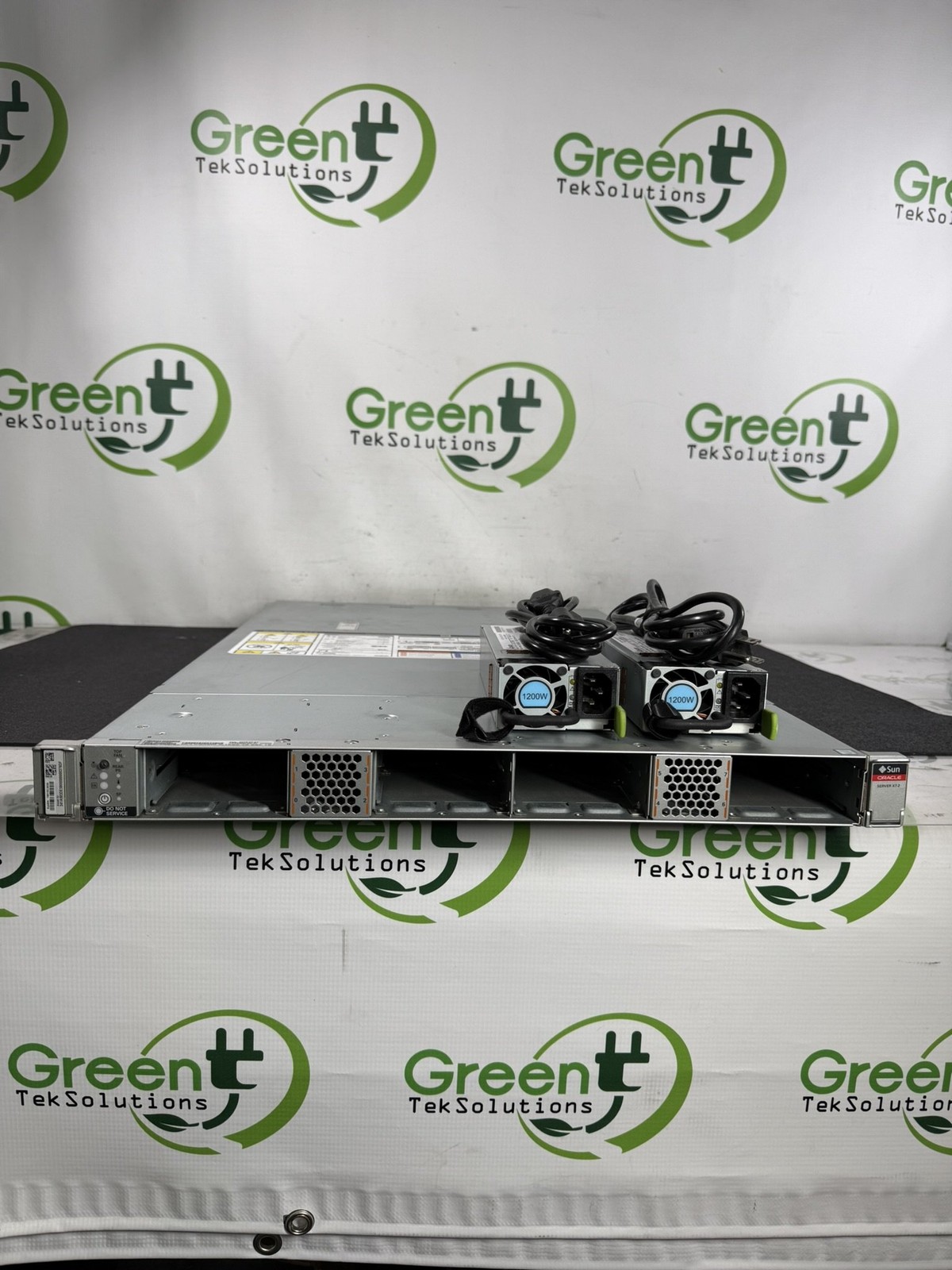 Oracle X7-2 8-Bay 2.5″ 2x Xeon Gold 6140 2.30GHz 64GB DDR4 Ram SAS9361-16i