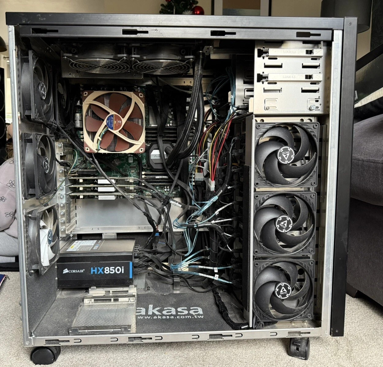 Lian Li D8000 Case 20 drive bays, SuperMicro X9DRD, 2x Xeon E5-2690v2, 256GB RAM