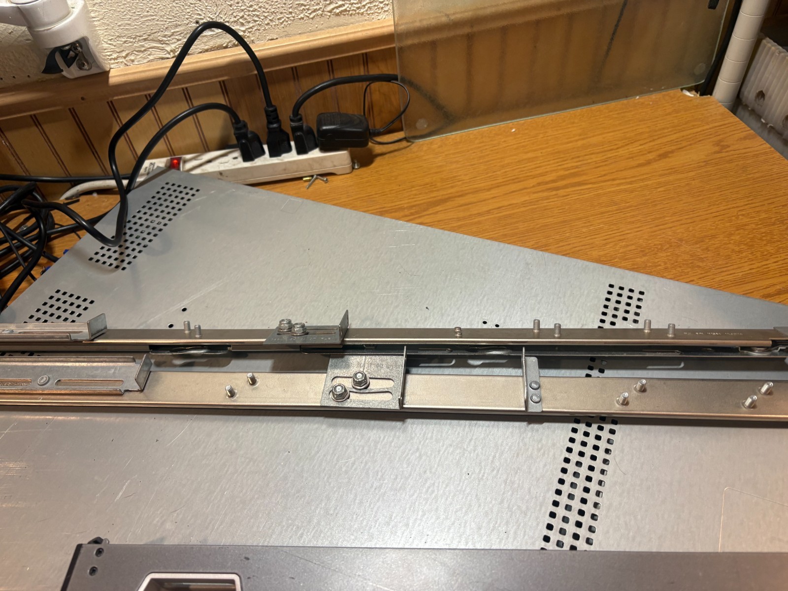 Dell PowerEdge R300 Server – XEON X-3663 2.83 MHZ- 8GB – 2x 500GB HD- RAILS