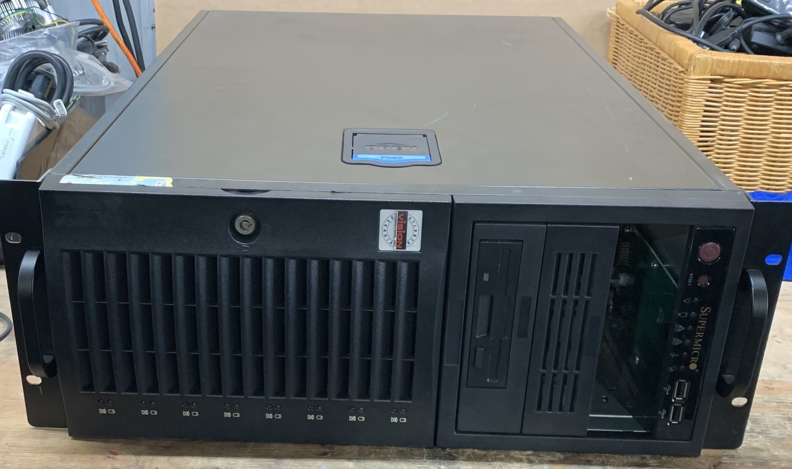 Supermicro CSE-743T-665B 4U Chassis w/ SM C2SEA & Intel Core 2 DUO E8500@3.16GHz