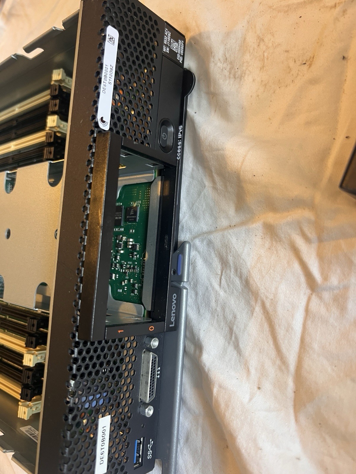 IBM LENOVO 9532 AC1 Flex System X240 M5, 00MV291 No RAM CPU Drives