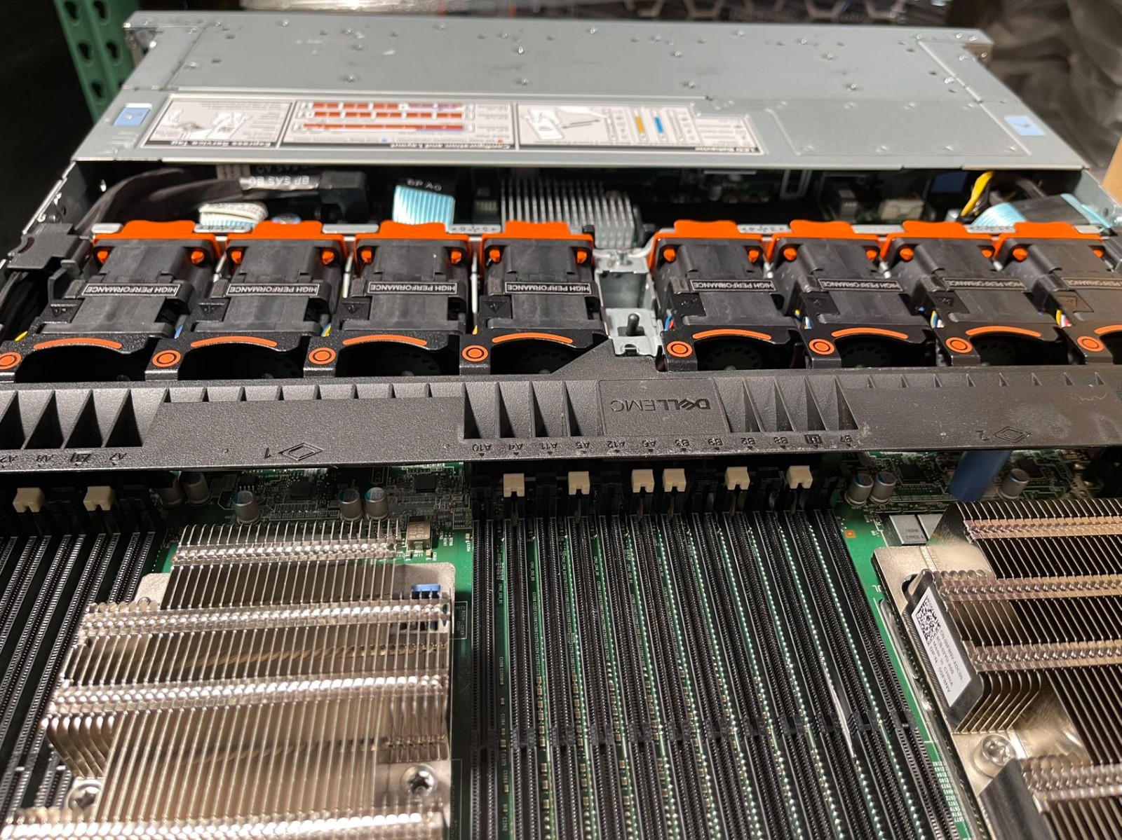 Dell PowerEdge R640 E560F 10 SFF Server 2x Xeon Gold 6152 1100W H330 NVME 684MR