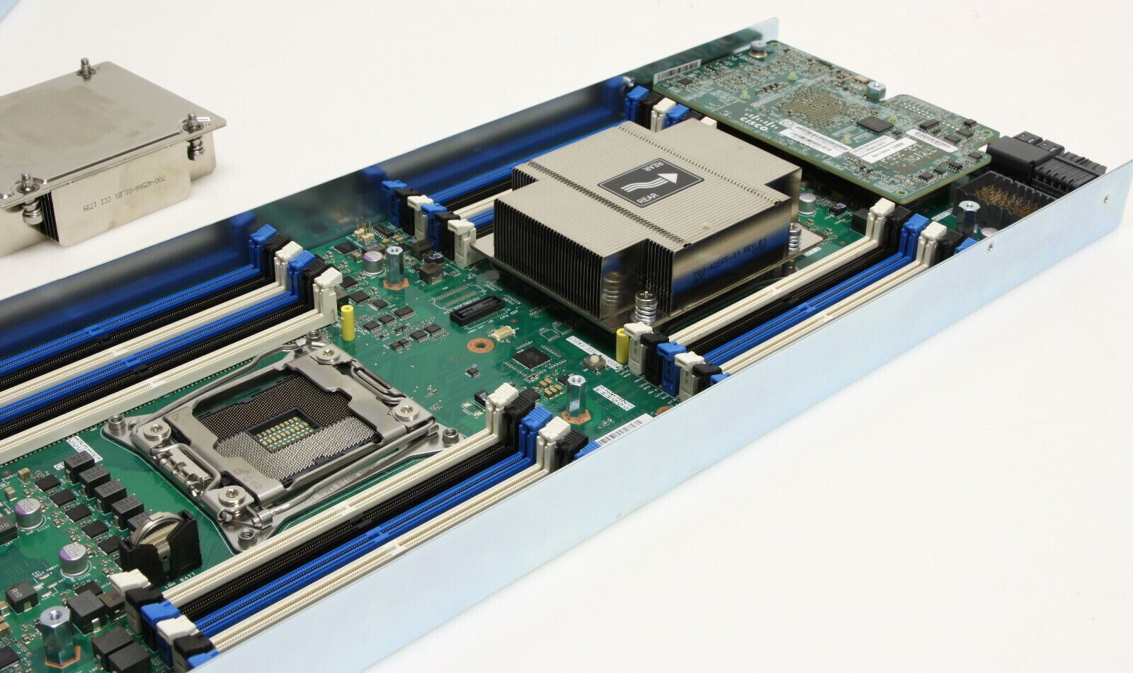 Cisco UCS B200 M4 Blade Server Barebone System with 2 Heatsinks of Socket 2011